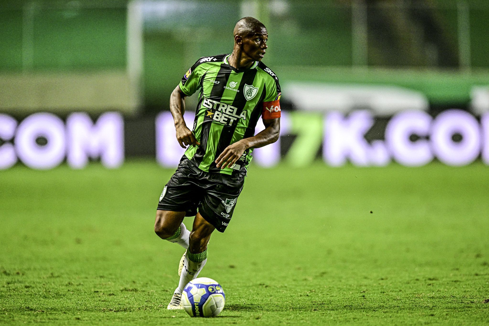 América oficializa saída do meia Juninho: ‘Para sempre na memória’