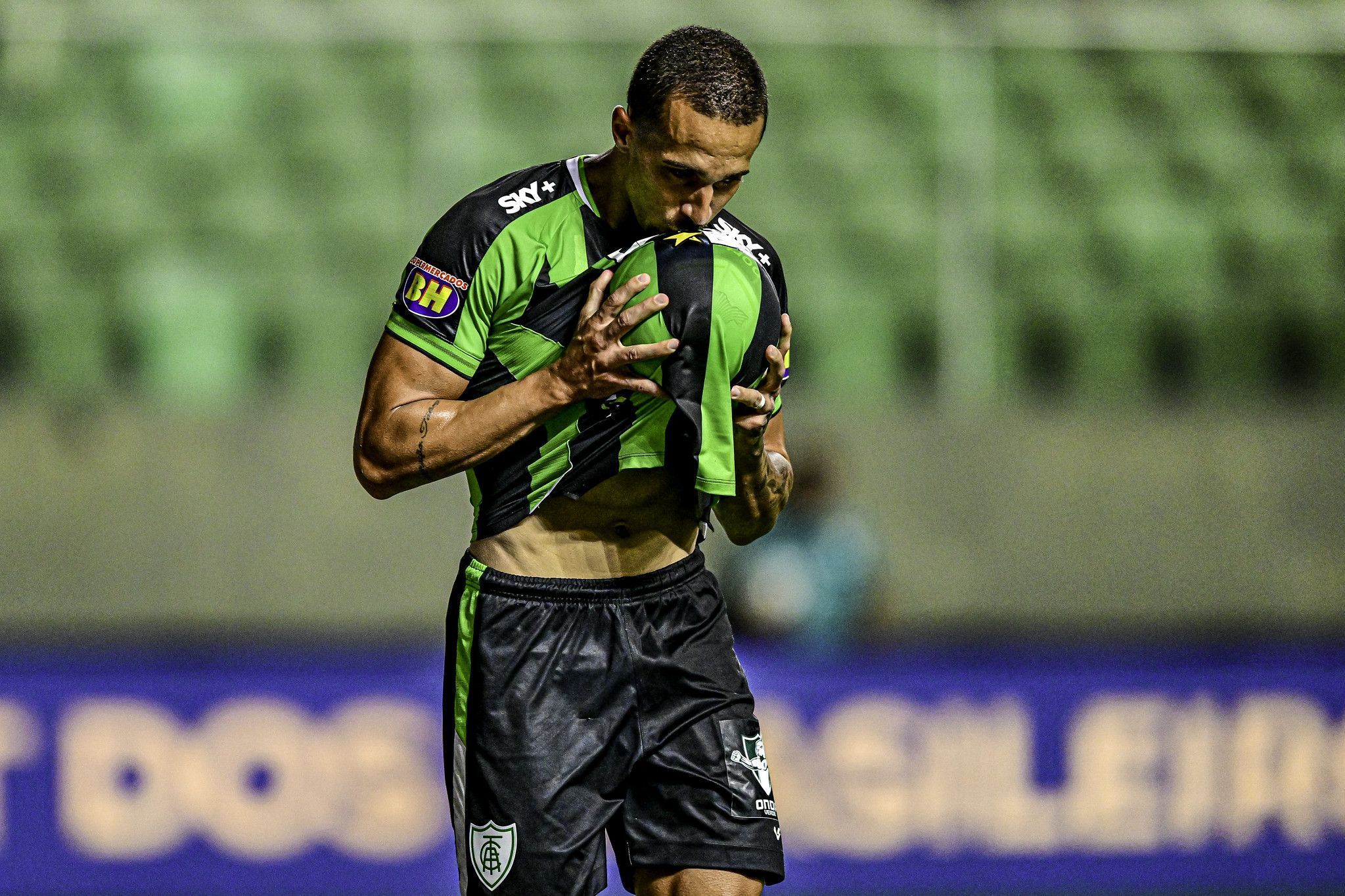 América acerta empréstimo de lateral a clube da Série A; saiba detalhes