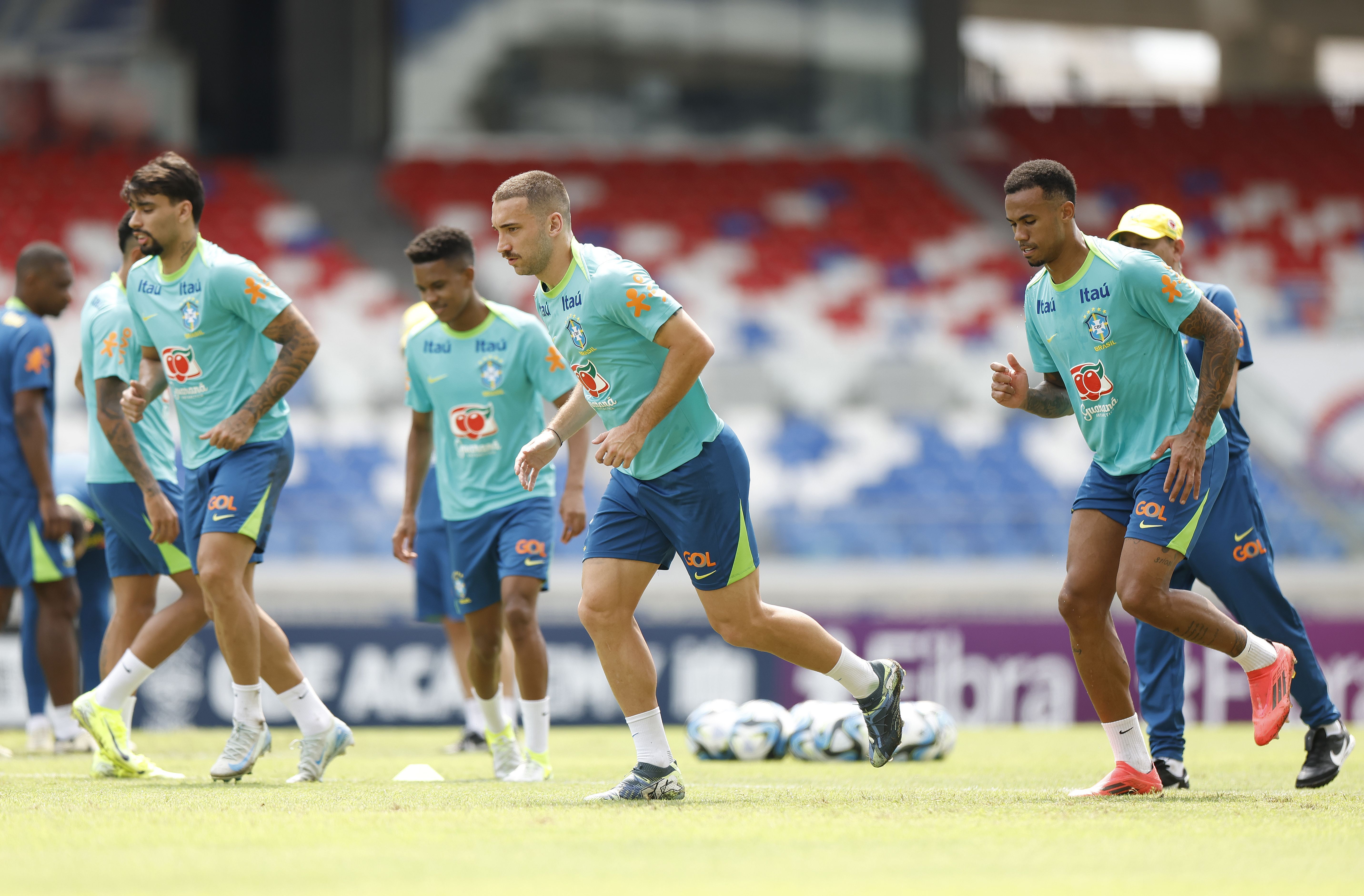 Léo Ortiz revela se Dorival pode usá-lo como volante na Seleção
