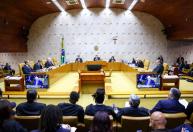 Fachin abre sessão do STF sem mencionar troca de mensagens entre Vorcaro e Moraes