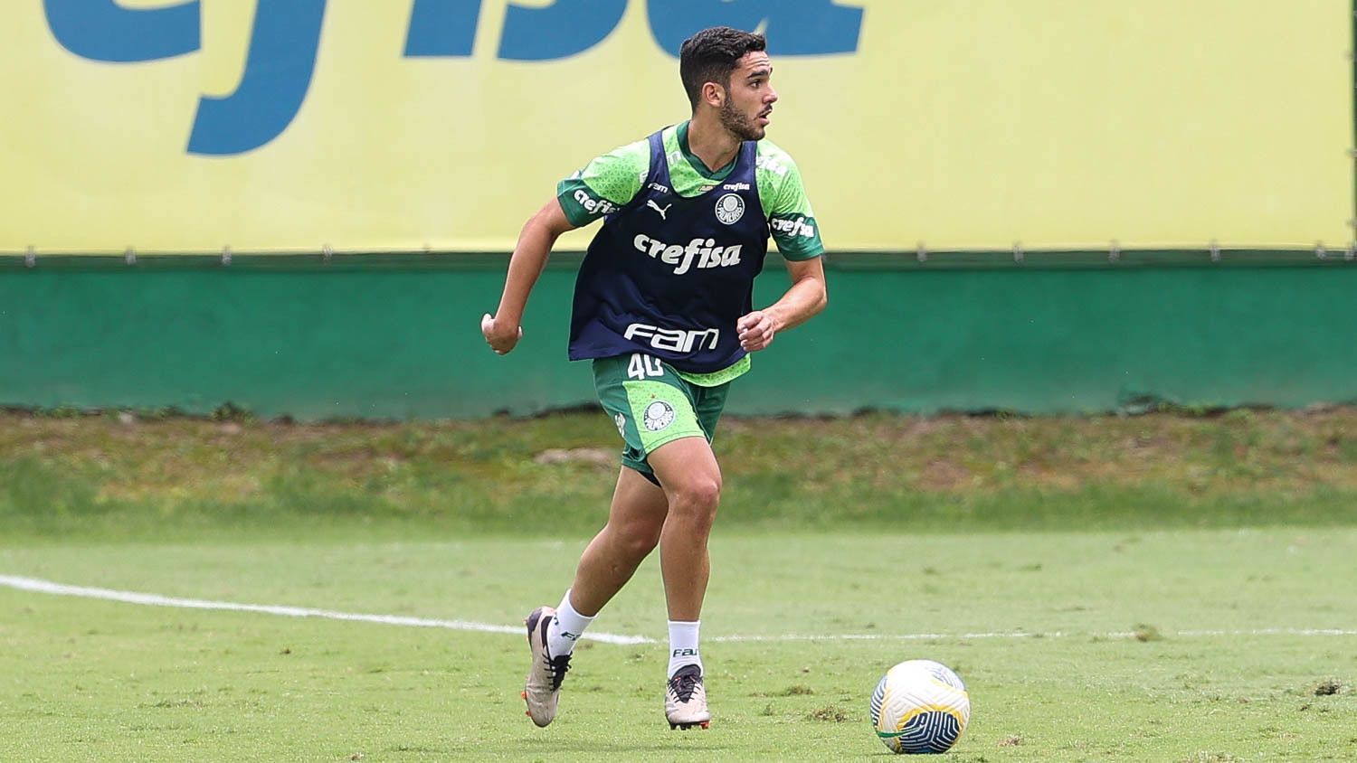 Pupilo de Abel se emociona com integração ao profissional do Palmeiras