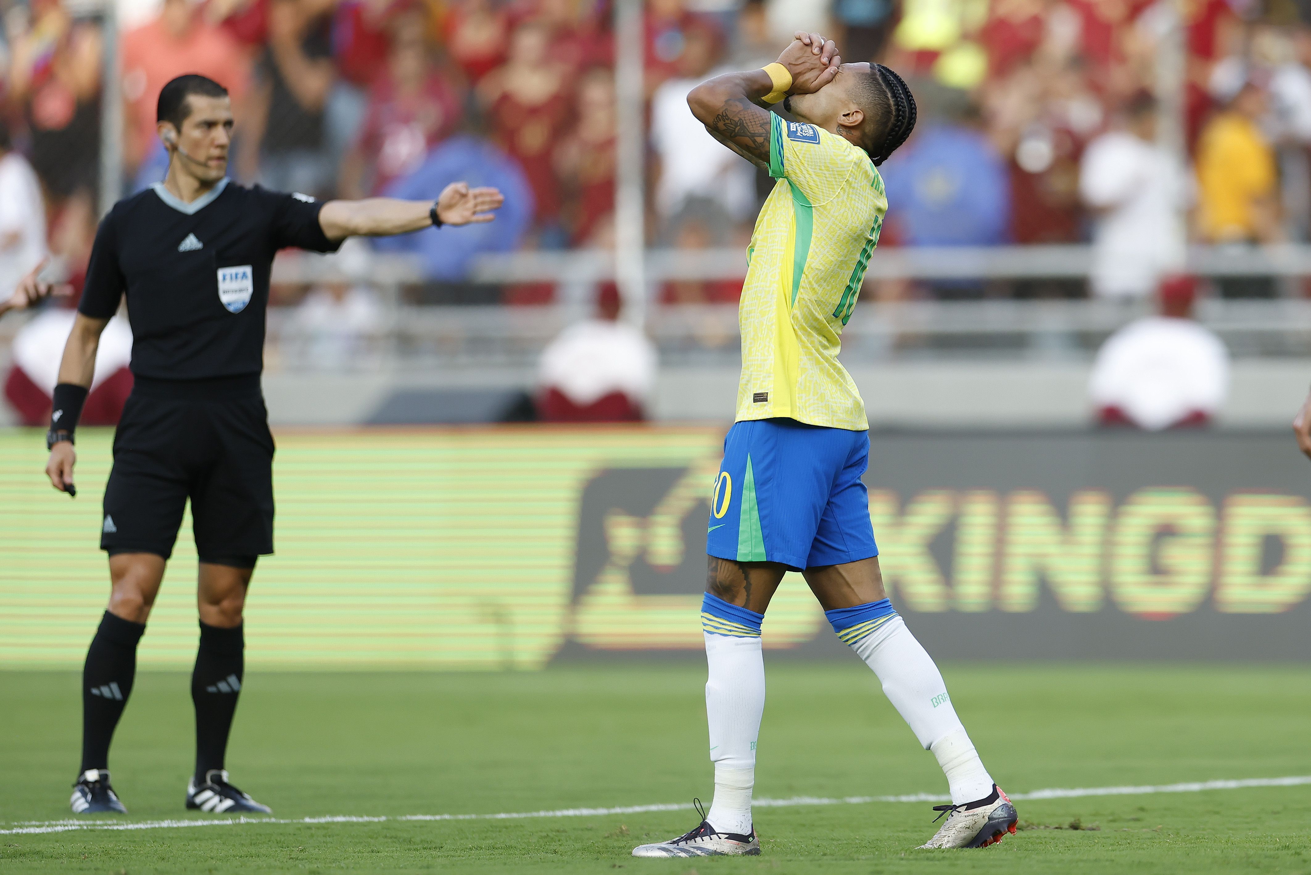 Raphinha marca, mas lamenta empate do Brasil contra a Venezuela: 'Saio triste'