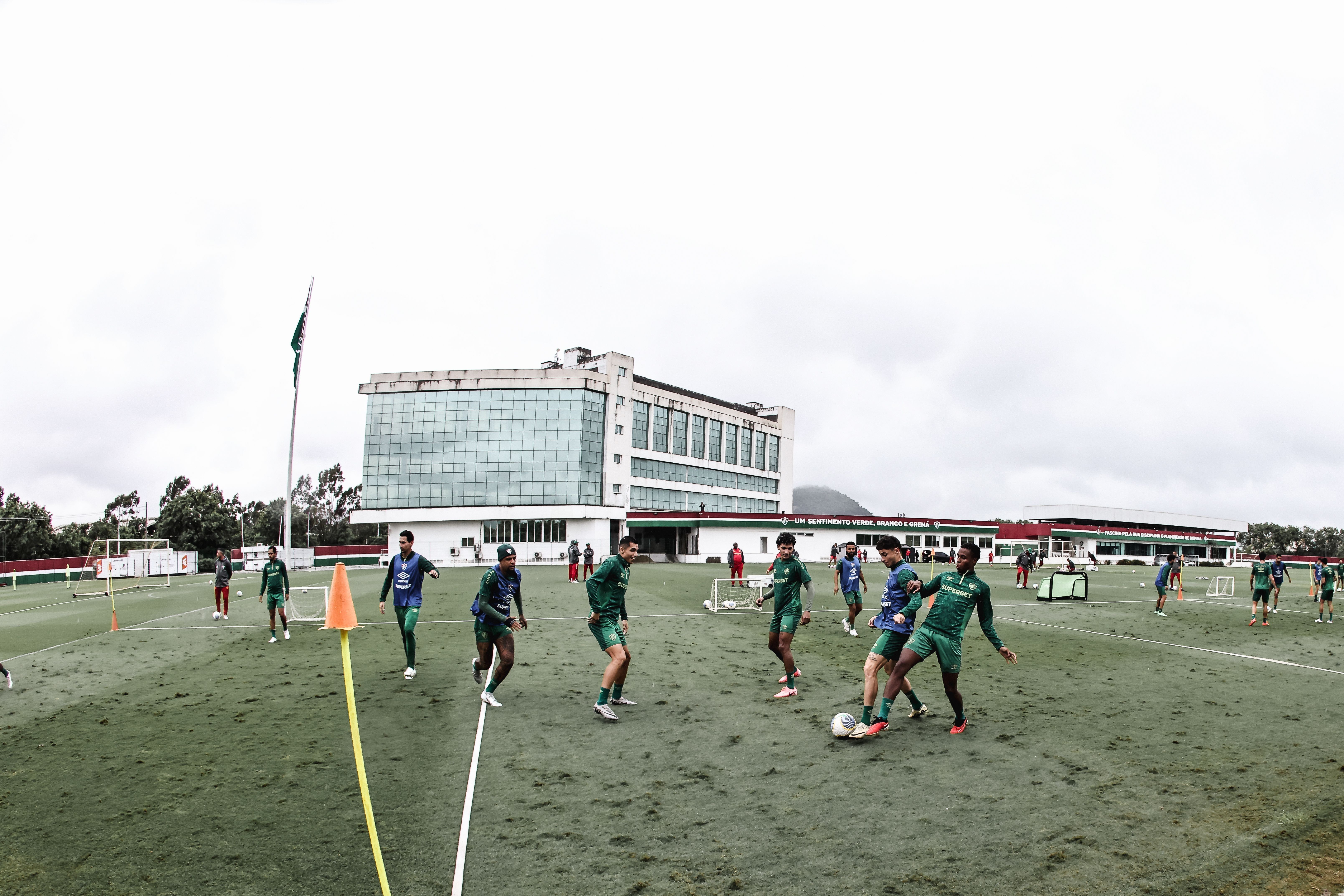 Fluminense inicia semana de olho em jogo decisivo para futuro no Brasileiro
