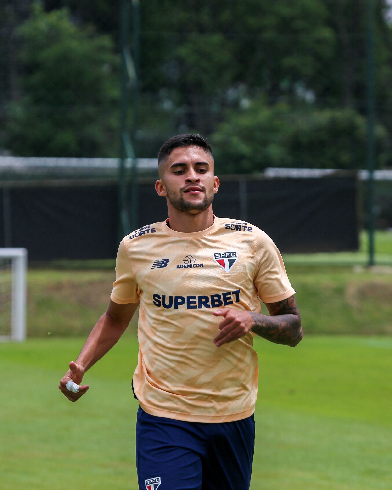 São Paulo aceita negociar Nestor, mas não recebe proposta do Bahia