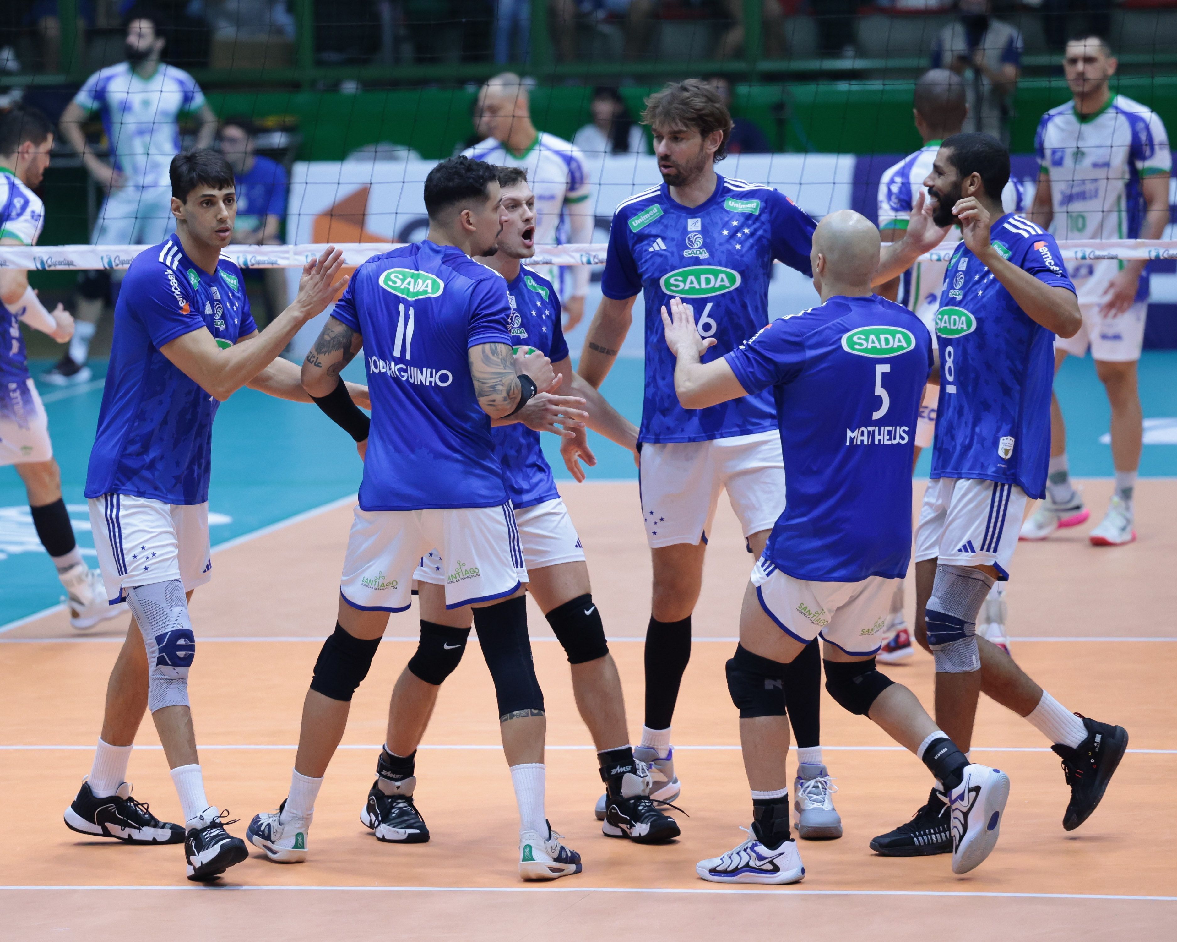 Sada Cruzeiro bate Joinville, mantém 100% e segue líder da Superliga Masculina