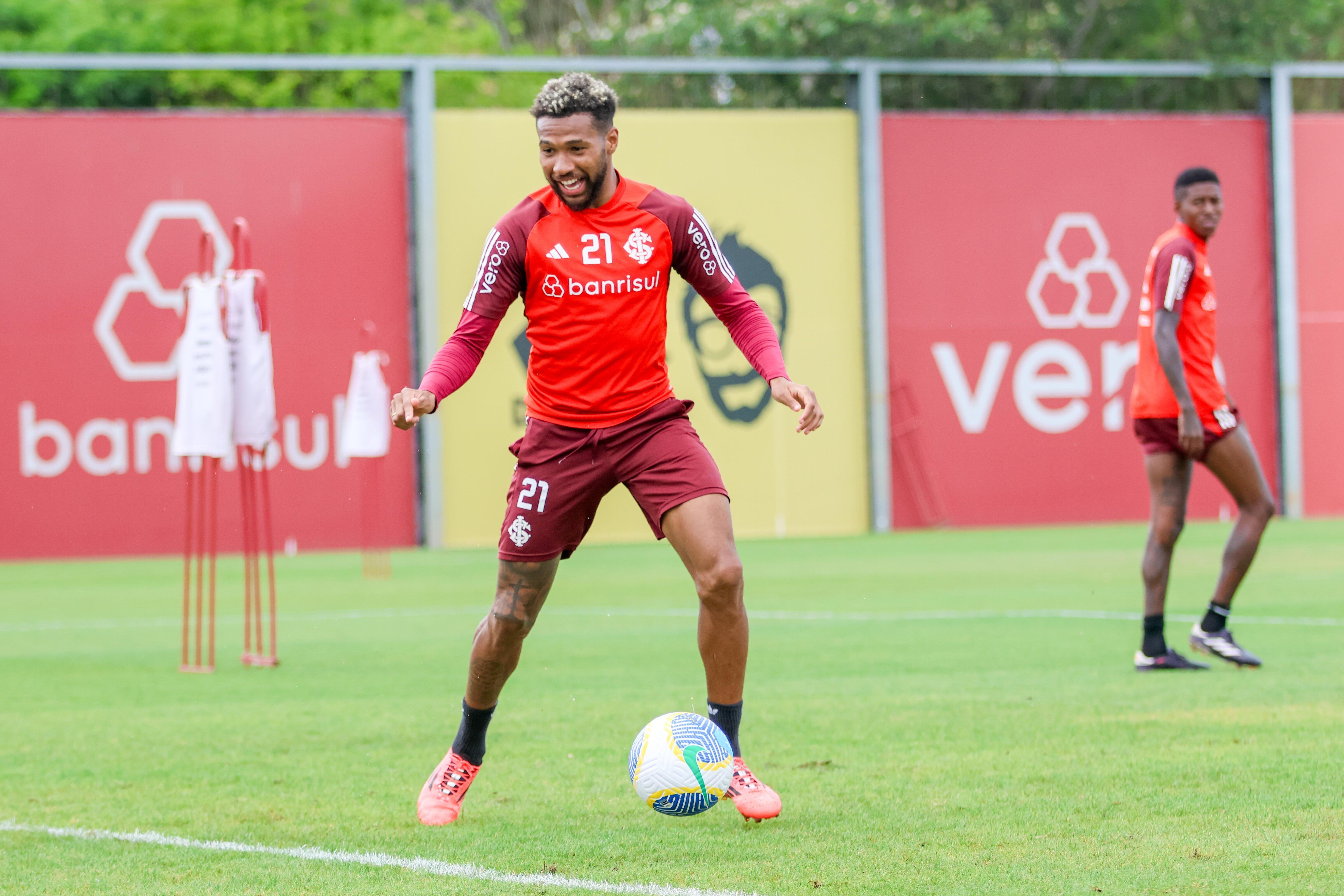 Ex-Cruzeiro, Wesley, do Inter, fala para quem irá torcer na final da Libertadores