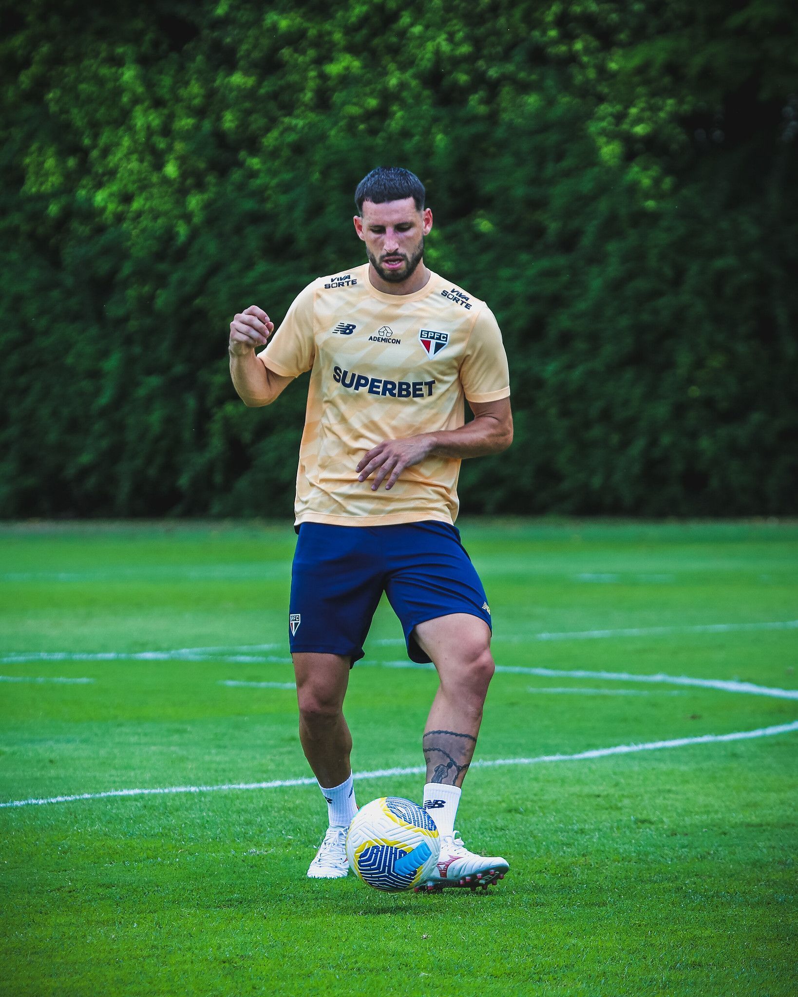 Calleri sente dores, e São Paulo chega a seis atletas com problemas físicos