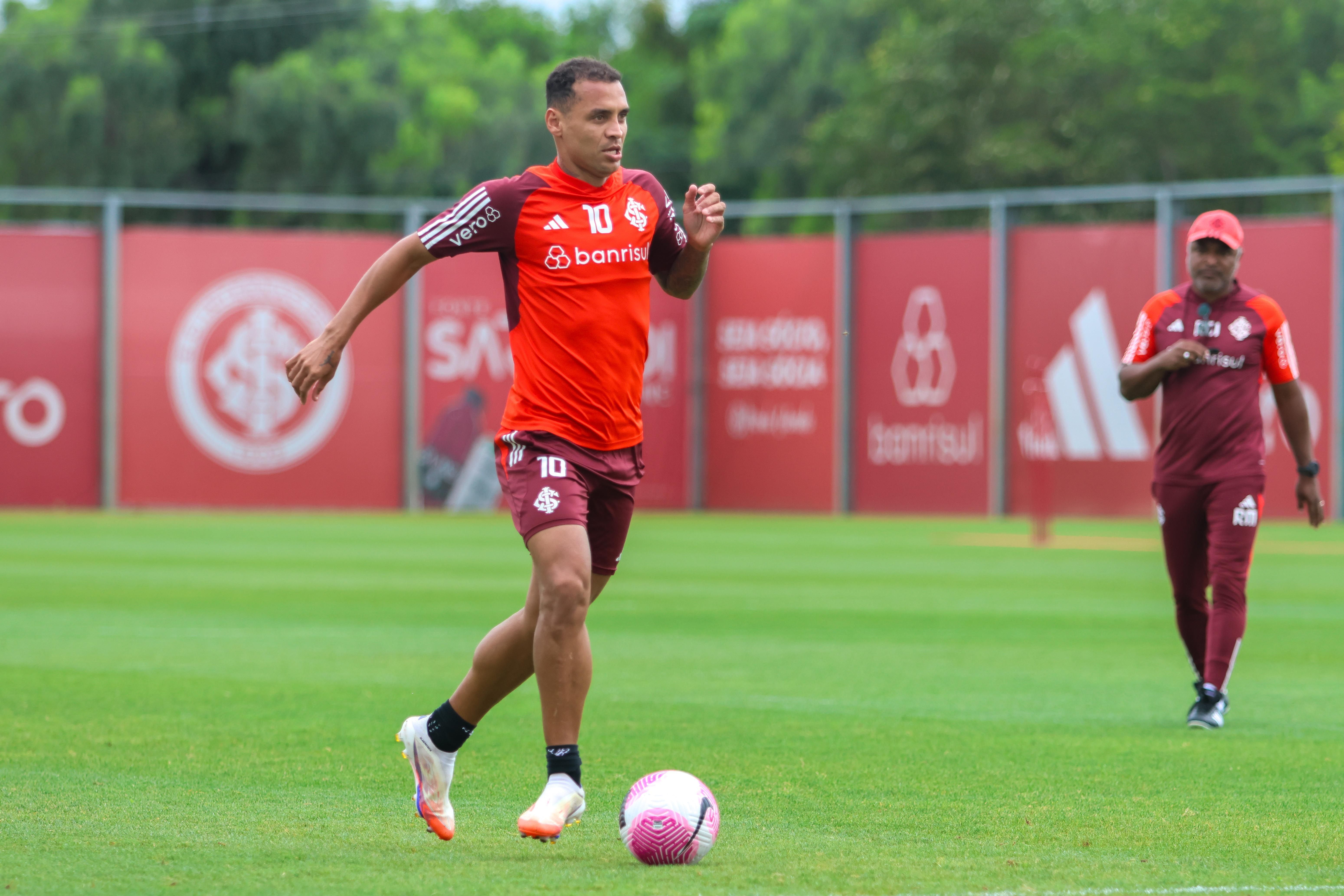 Escalação do Inter: Roger tem desfalques e promove mudanças para enfrentar Vasco