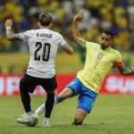 Vasco tem interesse em Danilo, mas negociação tem empecilhos; entenda