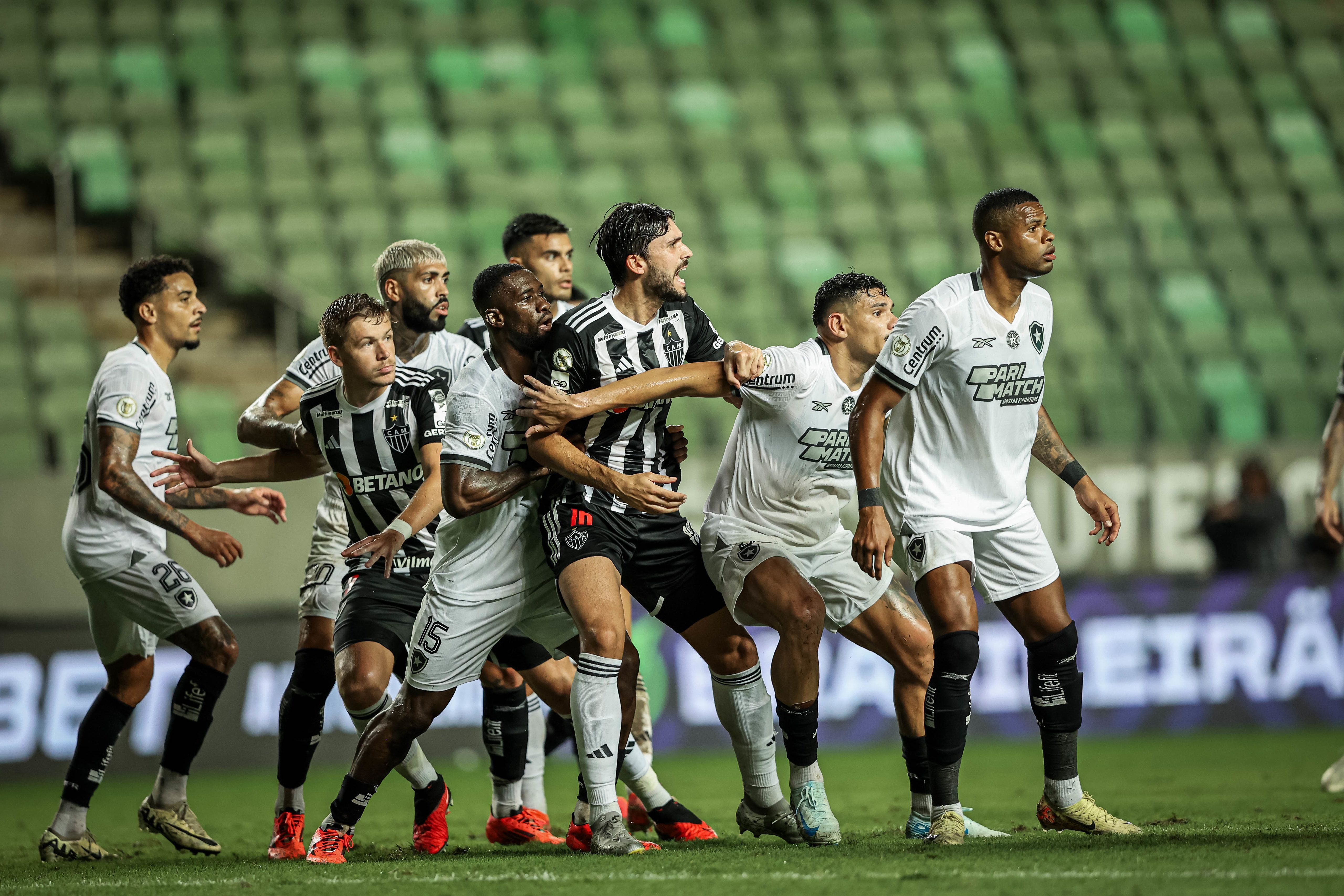 Zagueiro do Atlético entra na mira de clube carioca e pode disputar Super Mundial