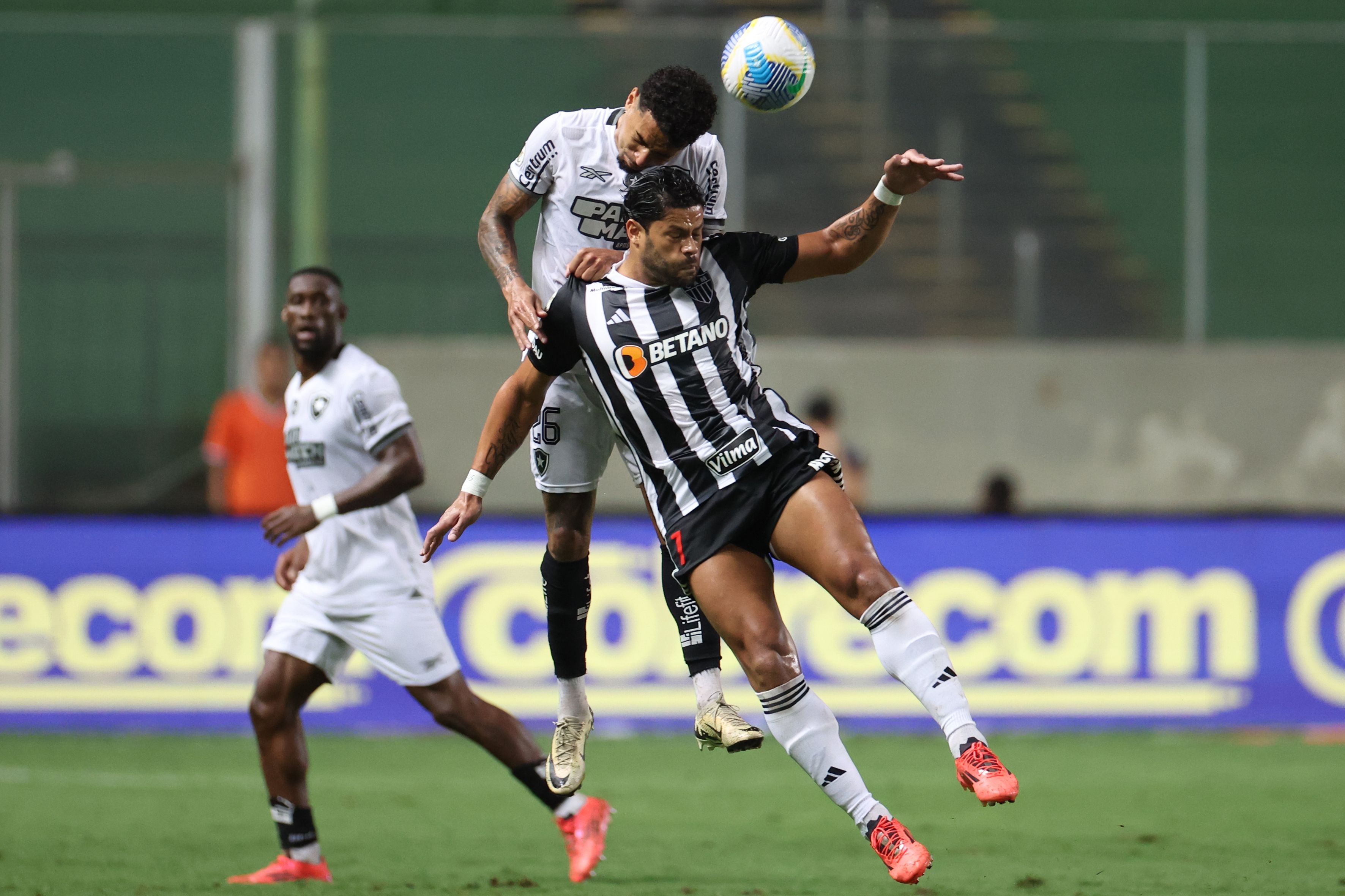 Ronaldo elogia craques de Atlético e Botafogo e aponta favorito para final da Libertadores