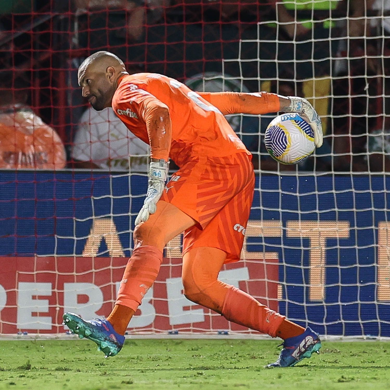Weverton, do Palmeiras, pede paciência com a liderança: 'Campeonato não acabou'