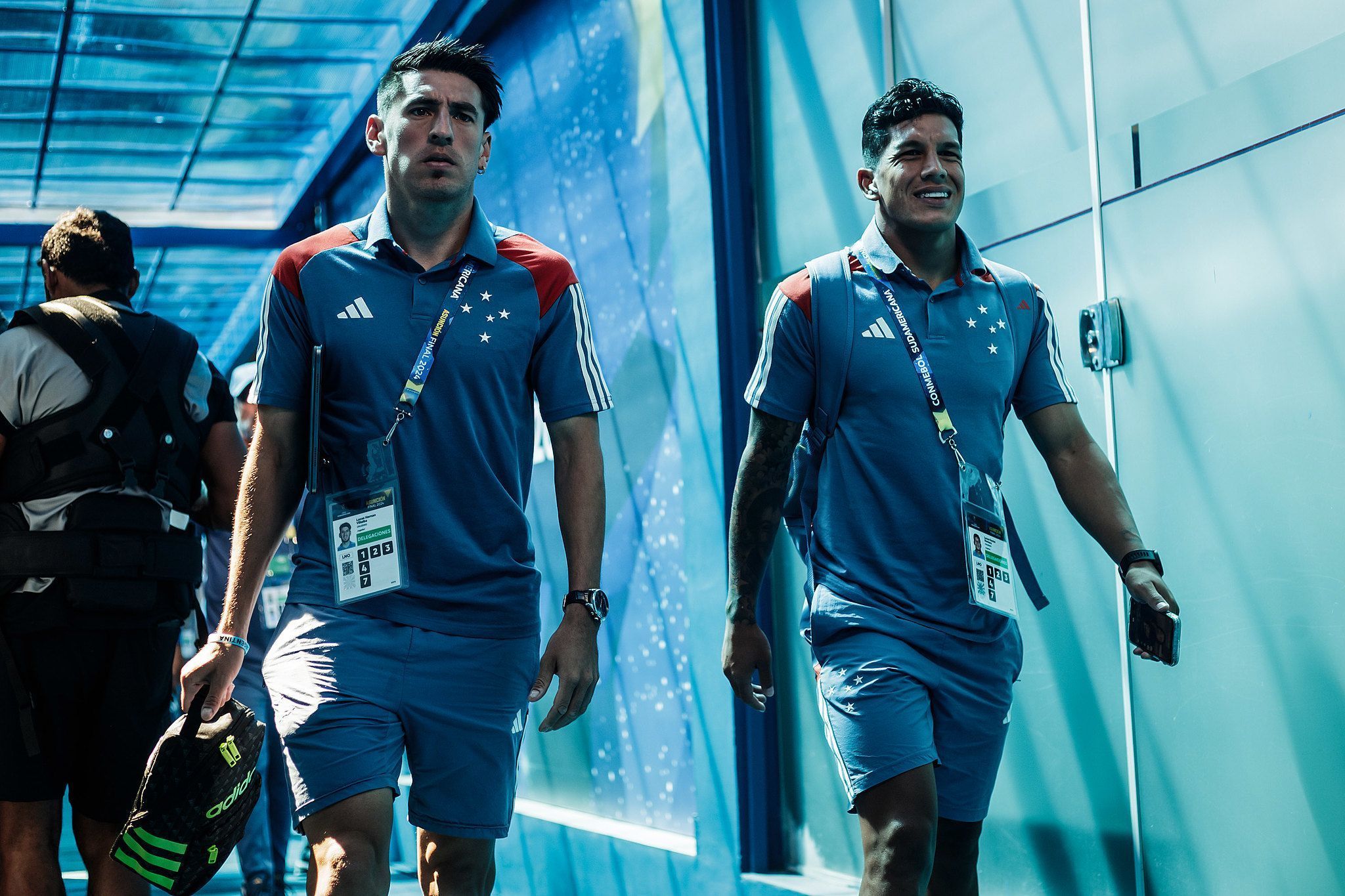 Fotos da chegada do elenco do Cruzeiro ao estádio para a final da Sul-Americana