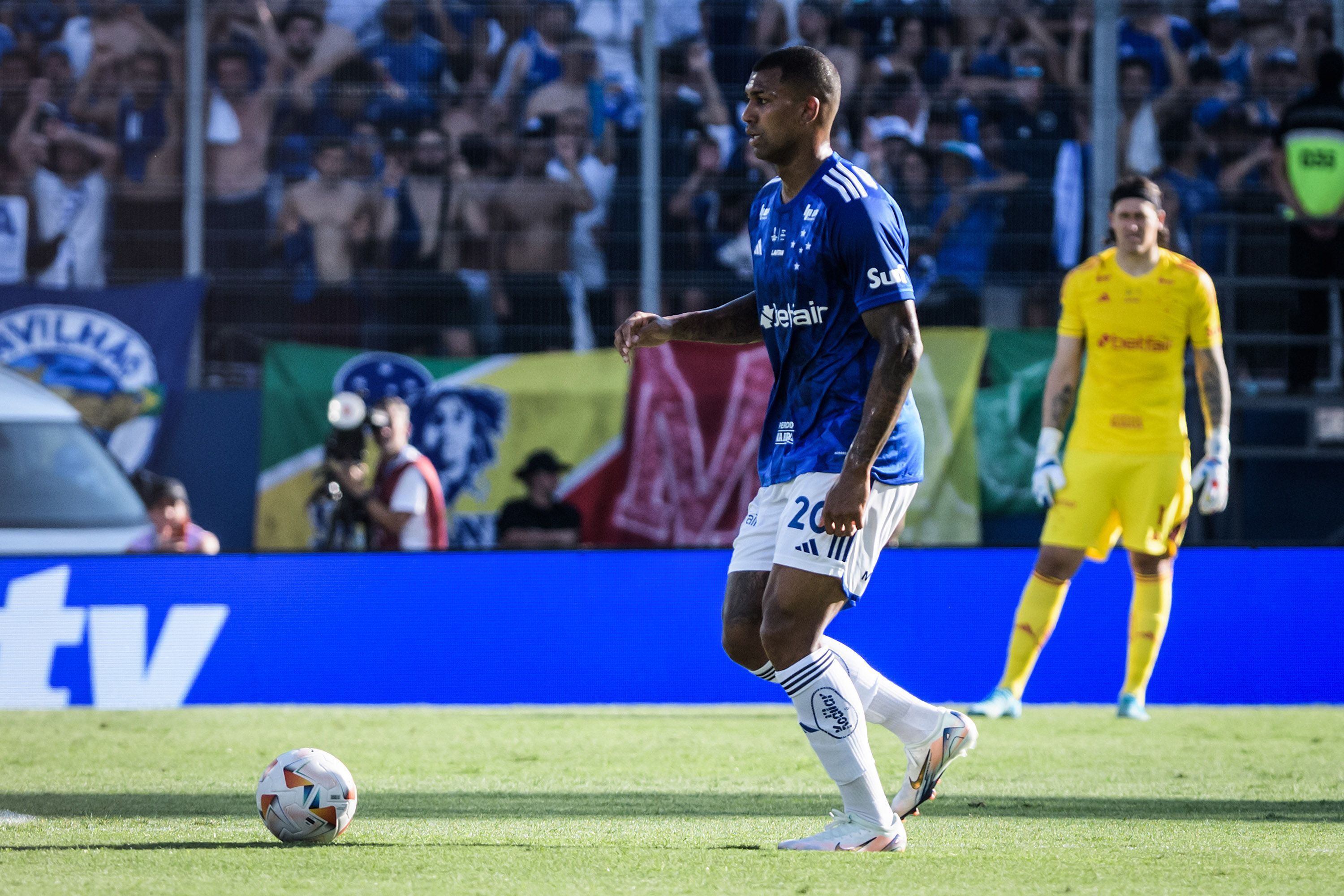 Racing x Cruzeiro: vaiado, Walace é substituído por Diniz no primeiro tempo da final