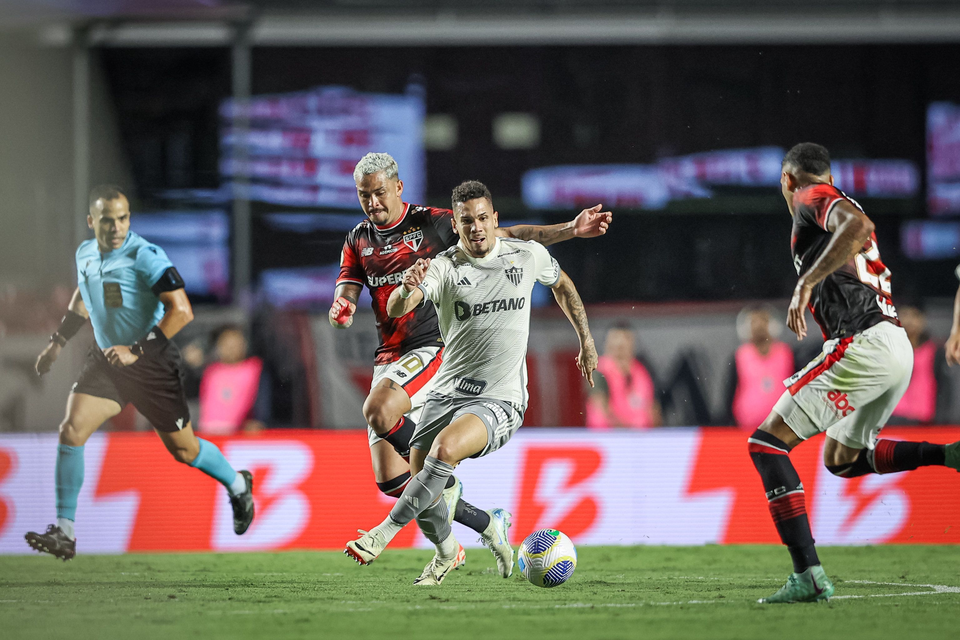 Atlético cede empate ao São Paulo no Brasileiro e chega a nove jogos seguidos sem vitória