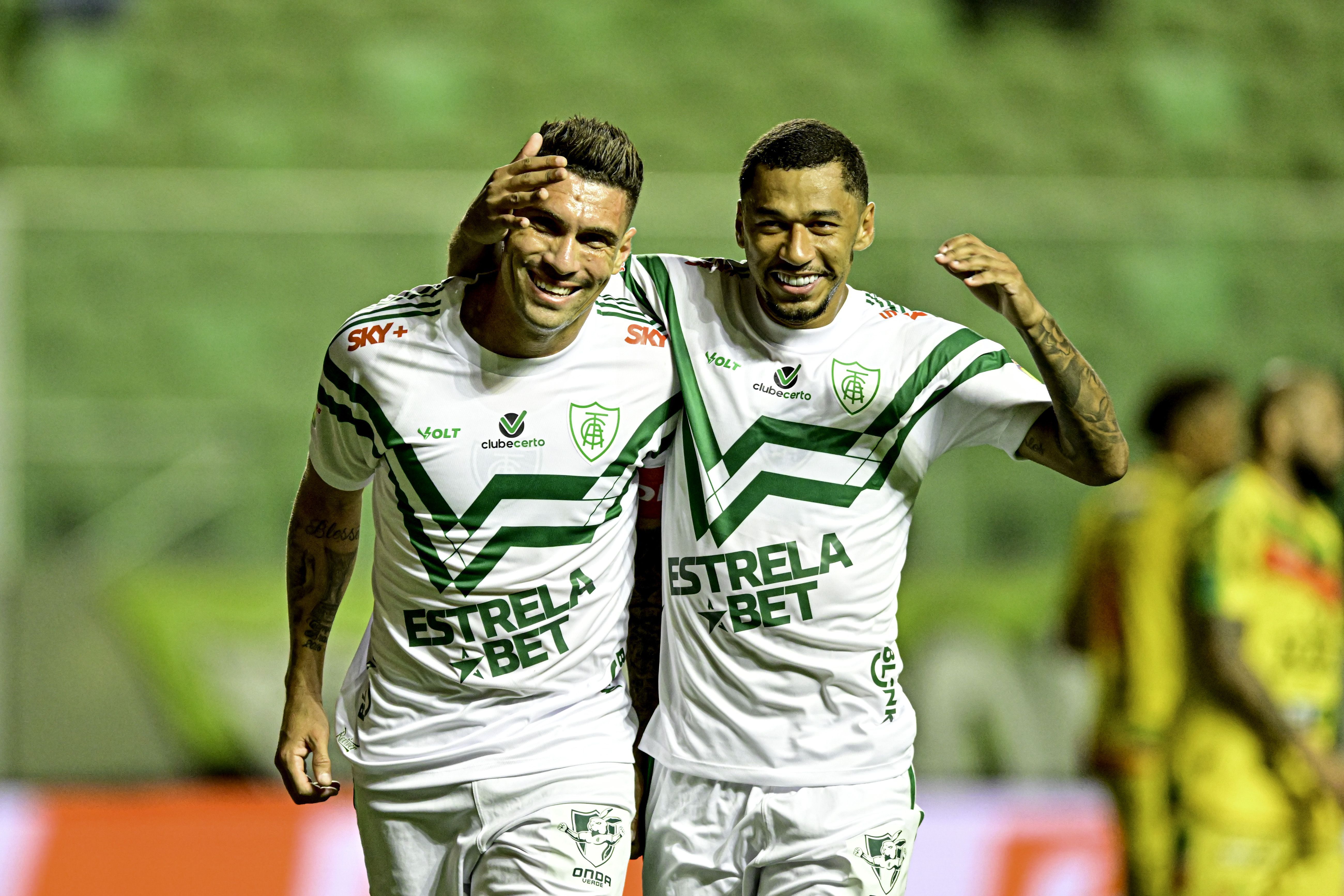 Em noite de despedidas, América goleia o Brusque pela última rodada da Série B