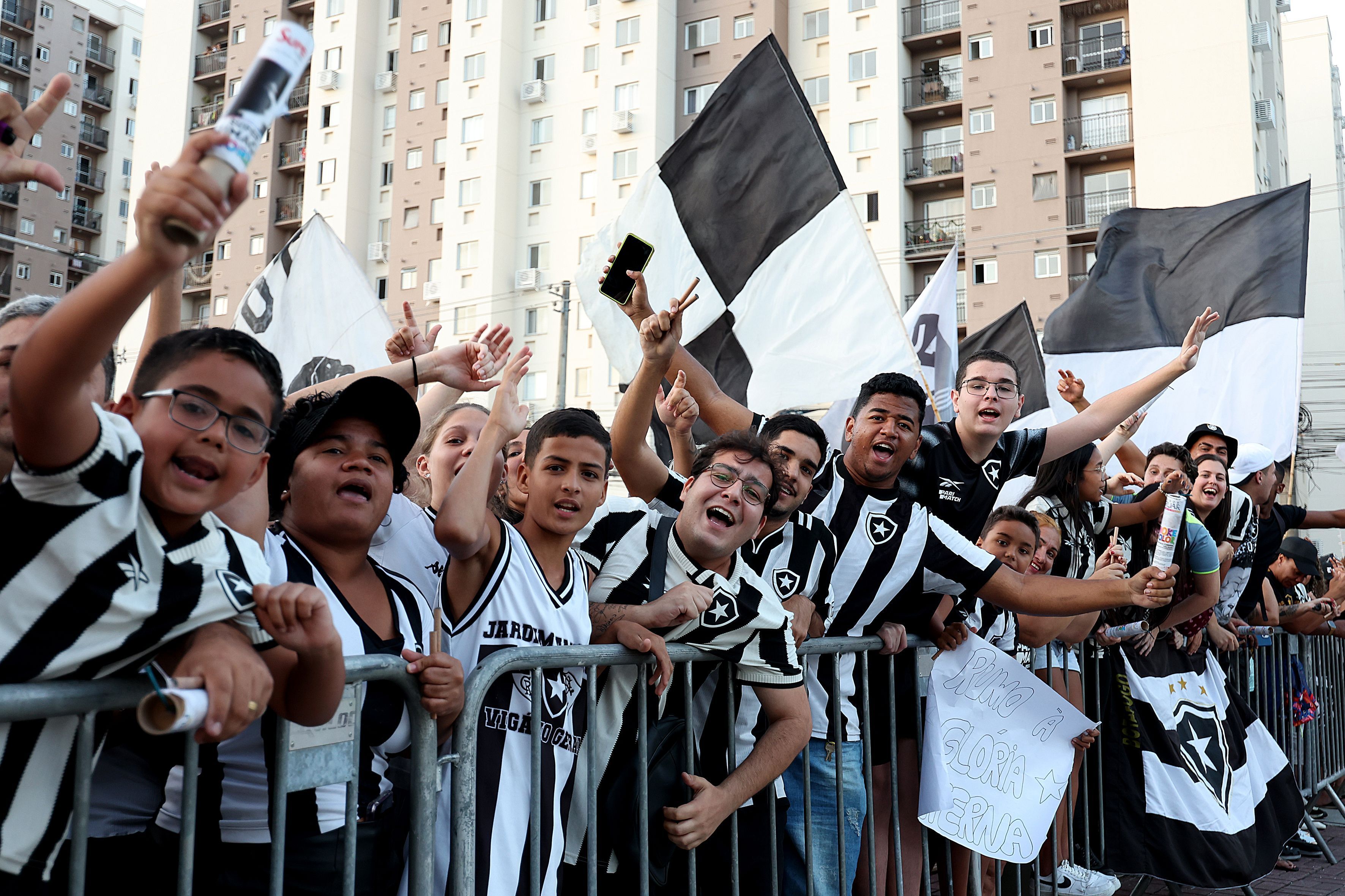 Atlético x Botafogo: pesquisa aponta preferência de rivais cariocas pelo campeão da Libertadores