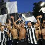 Com mobilização nacional, torcida do Botafogo inicia 'invasão' a Buenos Aires