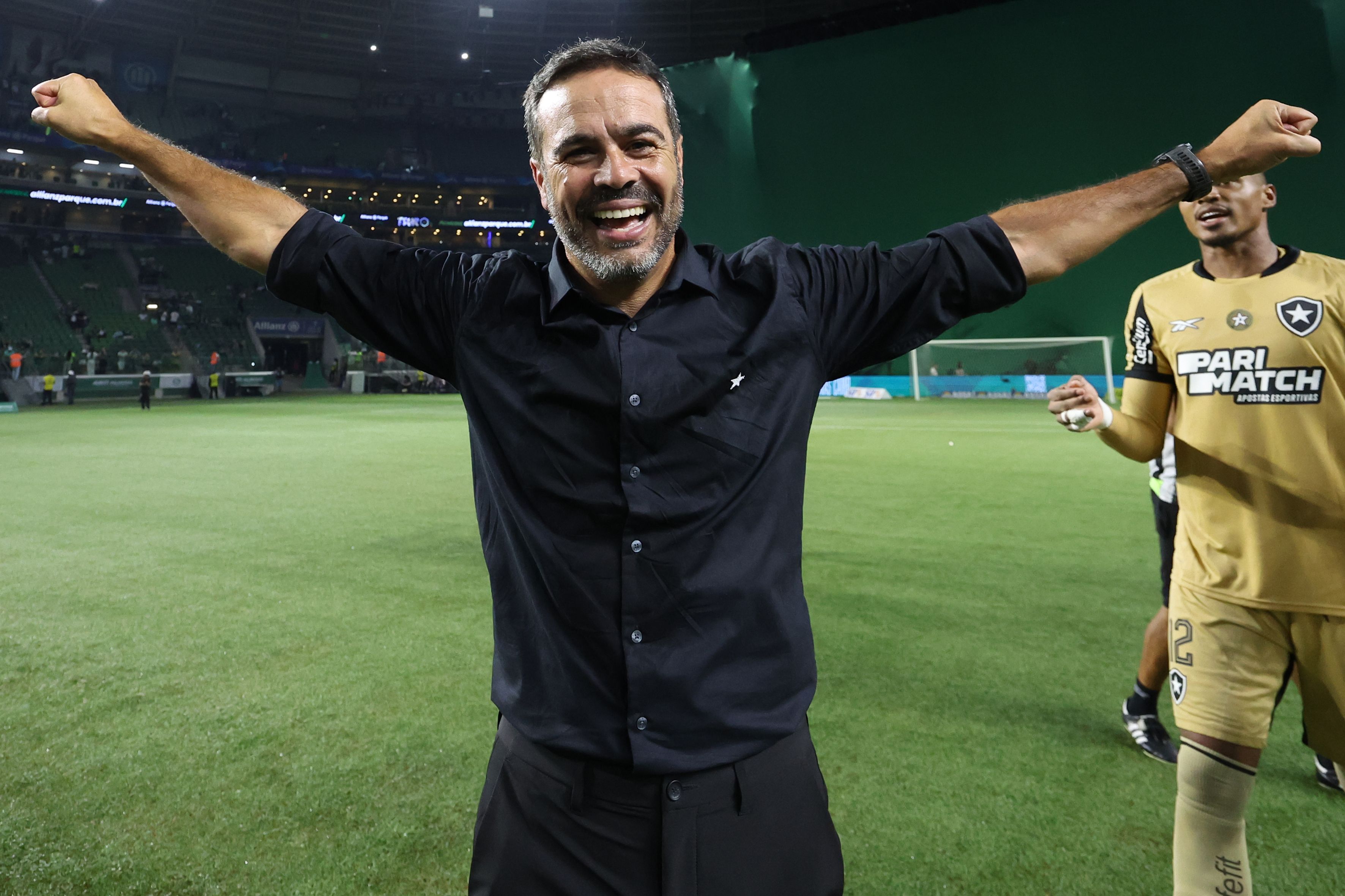 Artur Jorge celebra domínio do Botafogo sobre o Palmeiras: 'Estamos vivos'