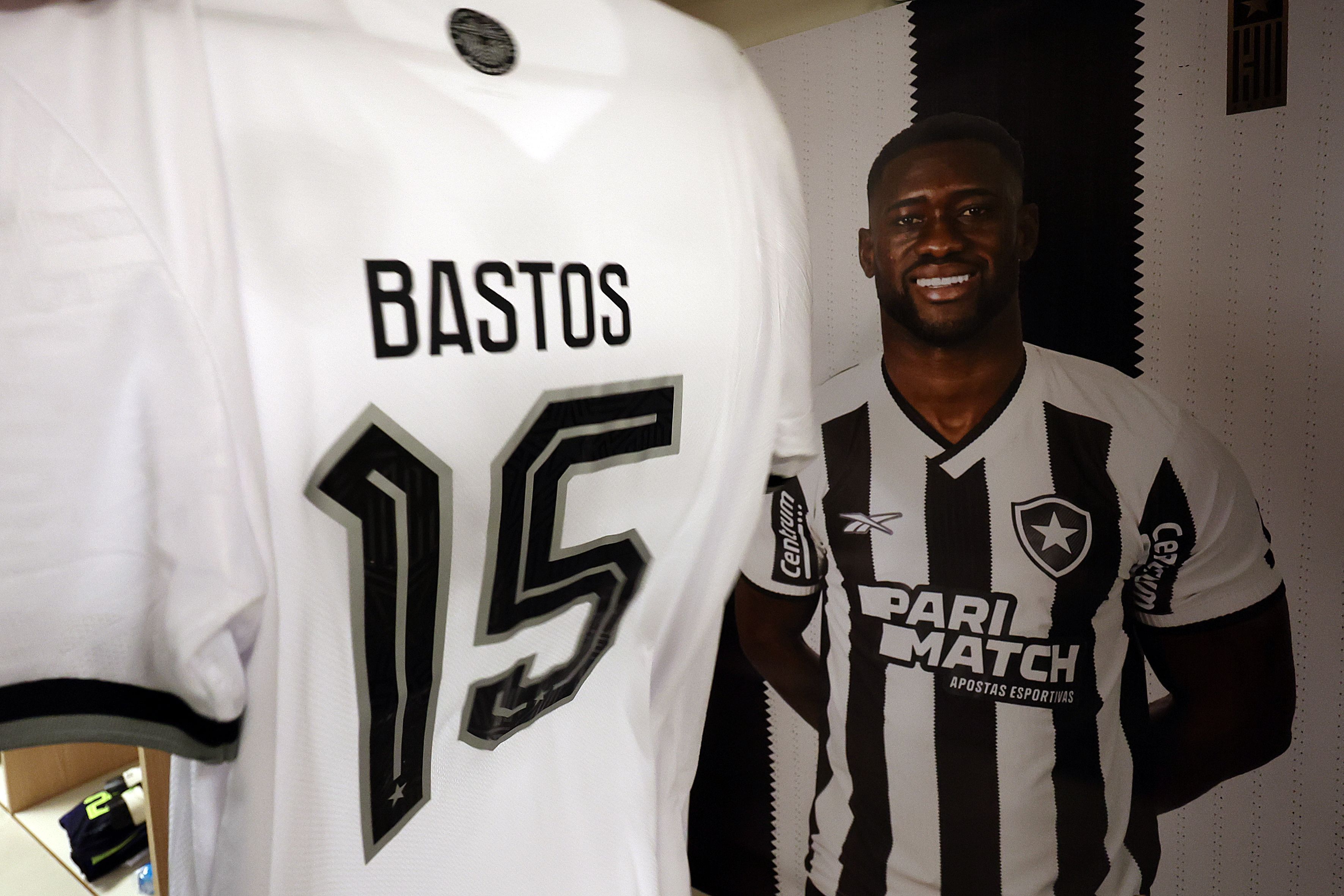 Titular do Botafogo é substituído com 11 minutos e vira dúvida para final da Libertadores