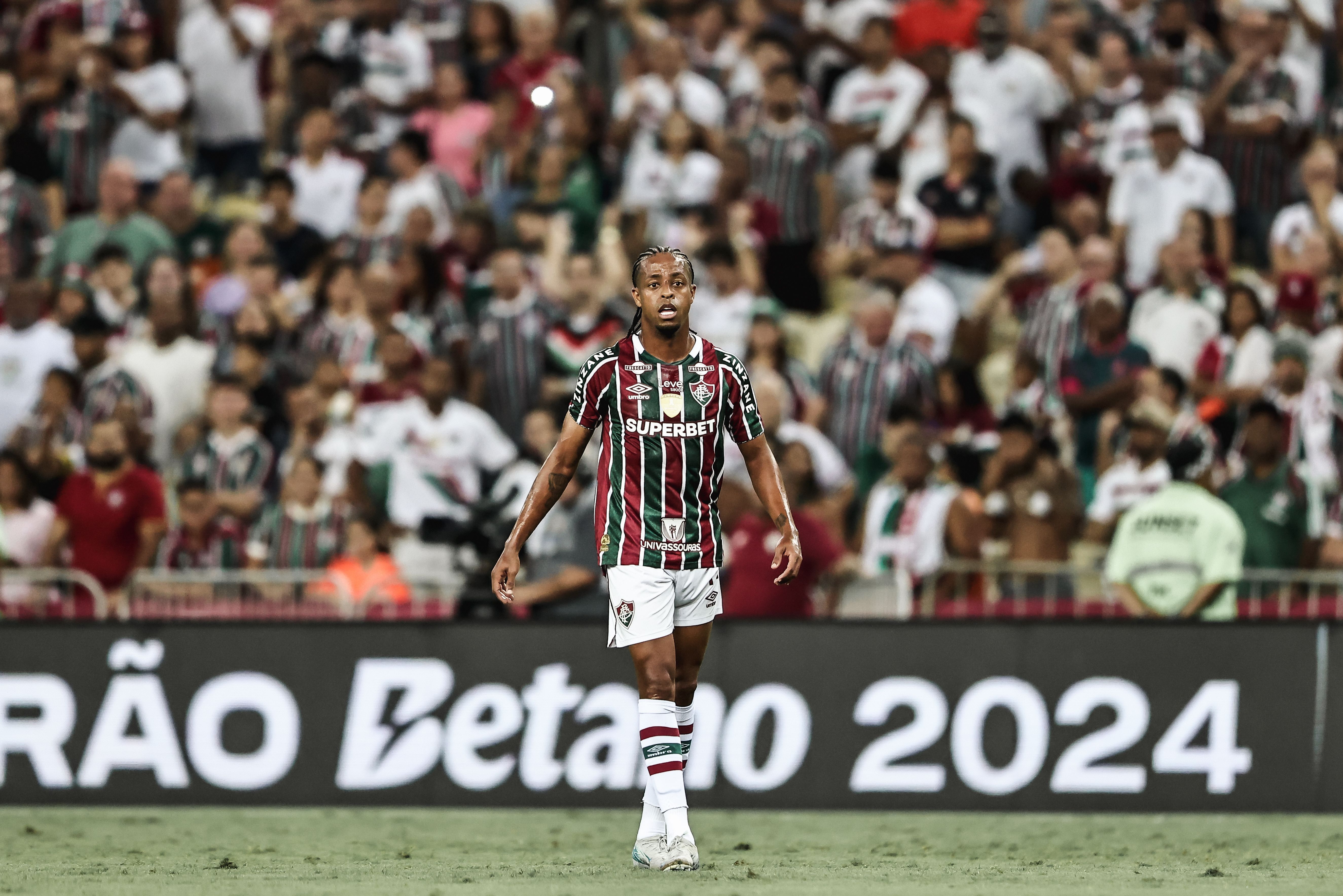 Mesmo com dores, Keno deve ser relacionado pelo Fluminense diante do Athletico-PR