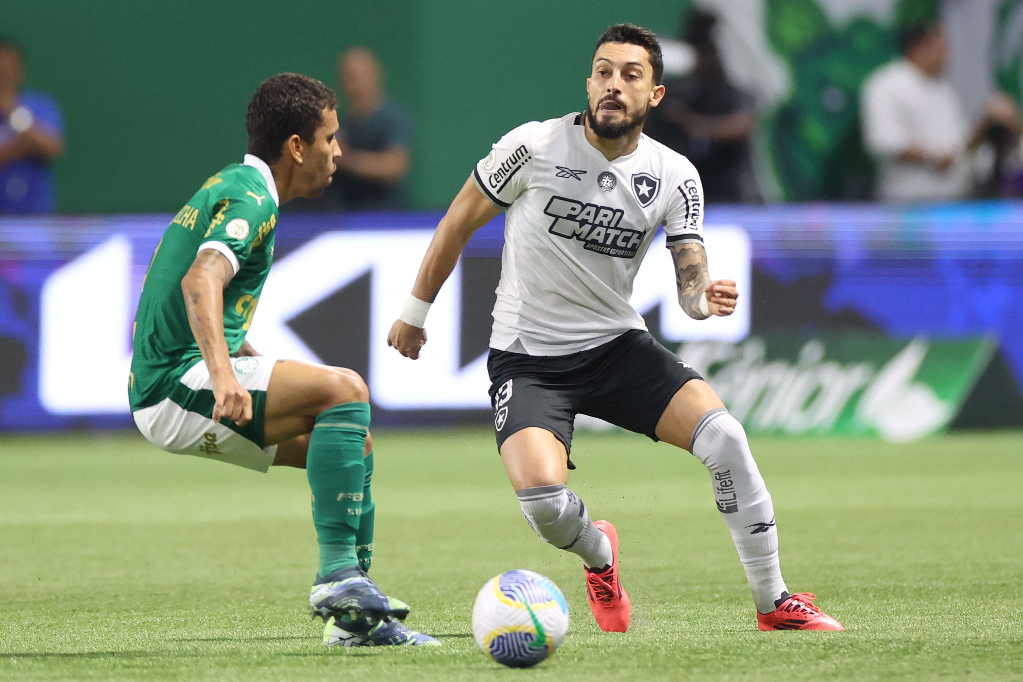 Titular afirma como Botafogo lidará com 'clima de confusão' em final contra o Atlético