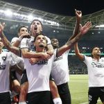 Torcedores do Palmeiras xingam Abel, e alvinegros provocam em vitória do Botafogo: 'Torcida de teatro'