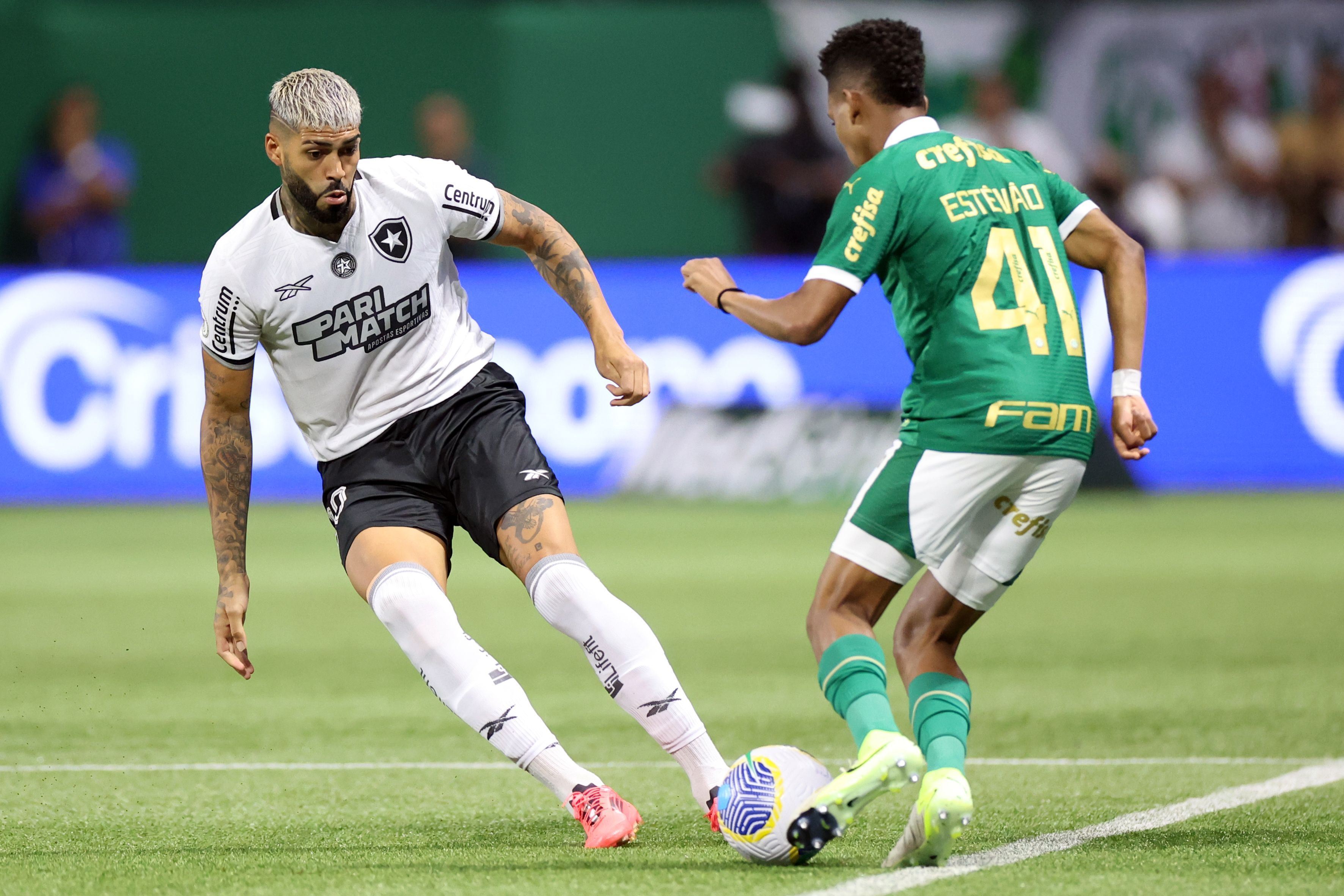 Zagueiro do Botafogo garante presença na final da Libertadores: 'Até com uma perna só'