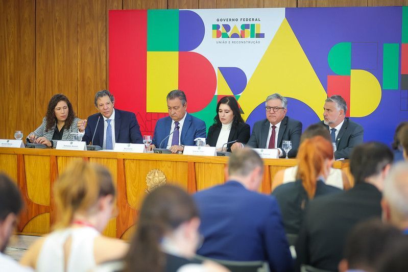 Corte de gastos: governo estima economia de R$ 327 bilhões até 2030
