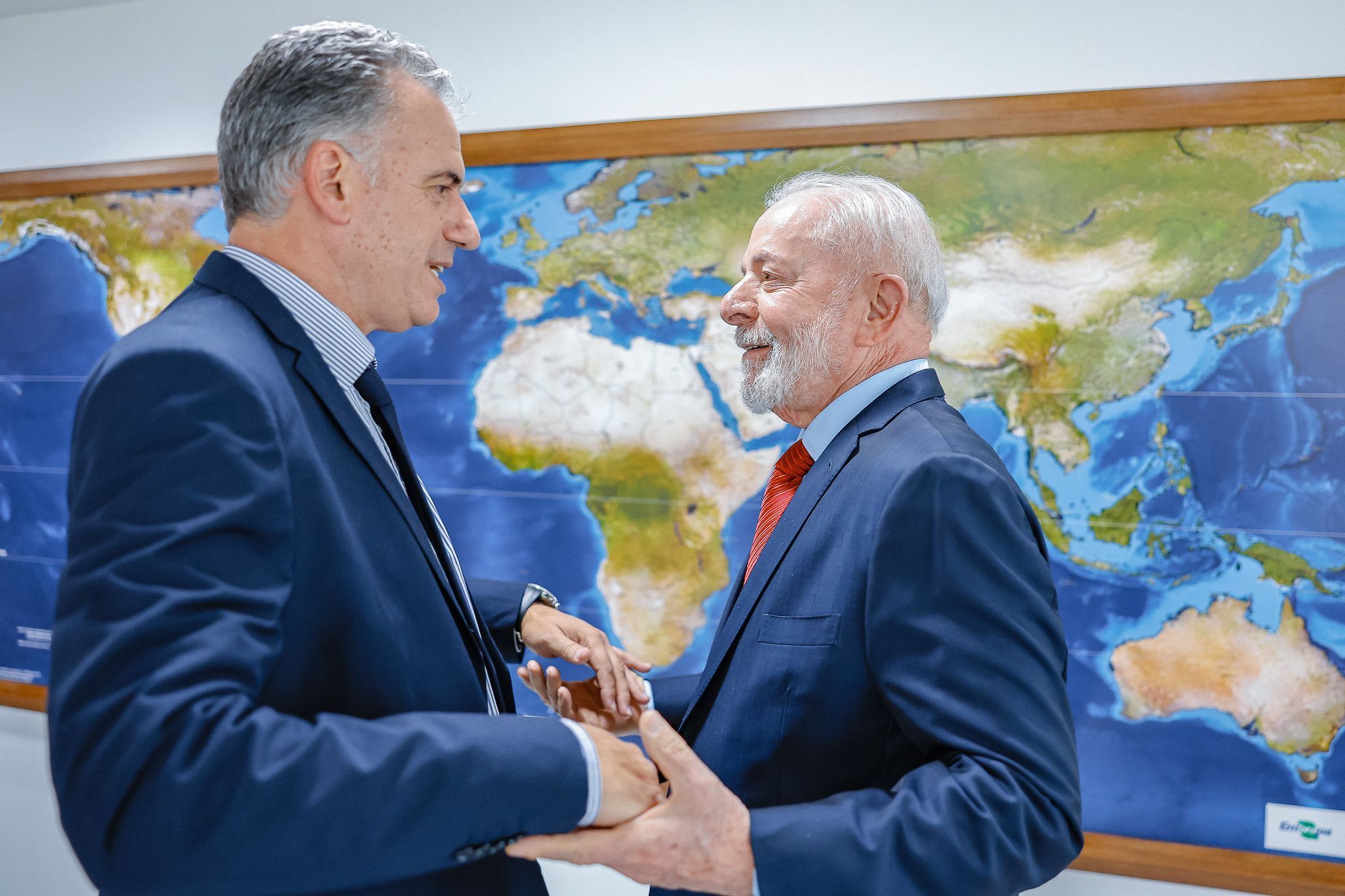 Lula recebe presidente eleito do Uruguai, Yamandú Orsi, no Palácio do Planalto