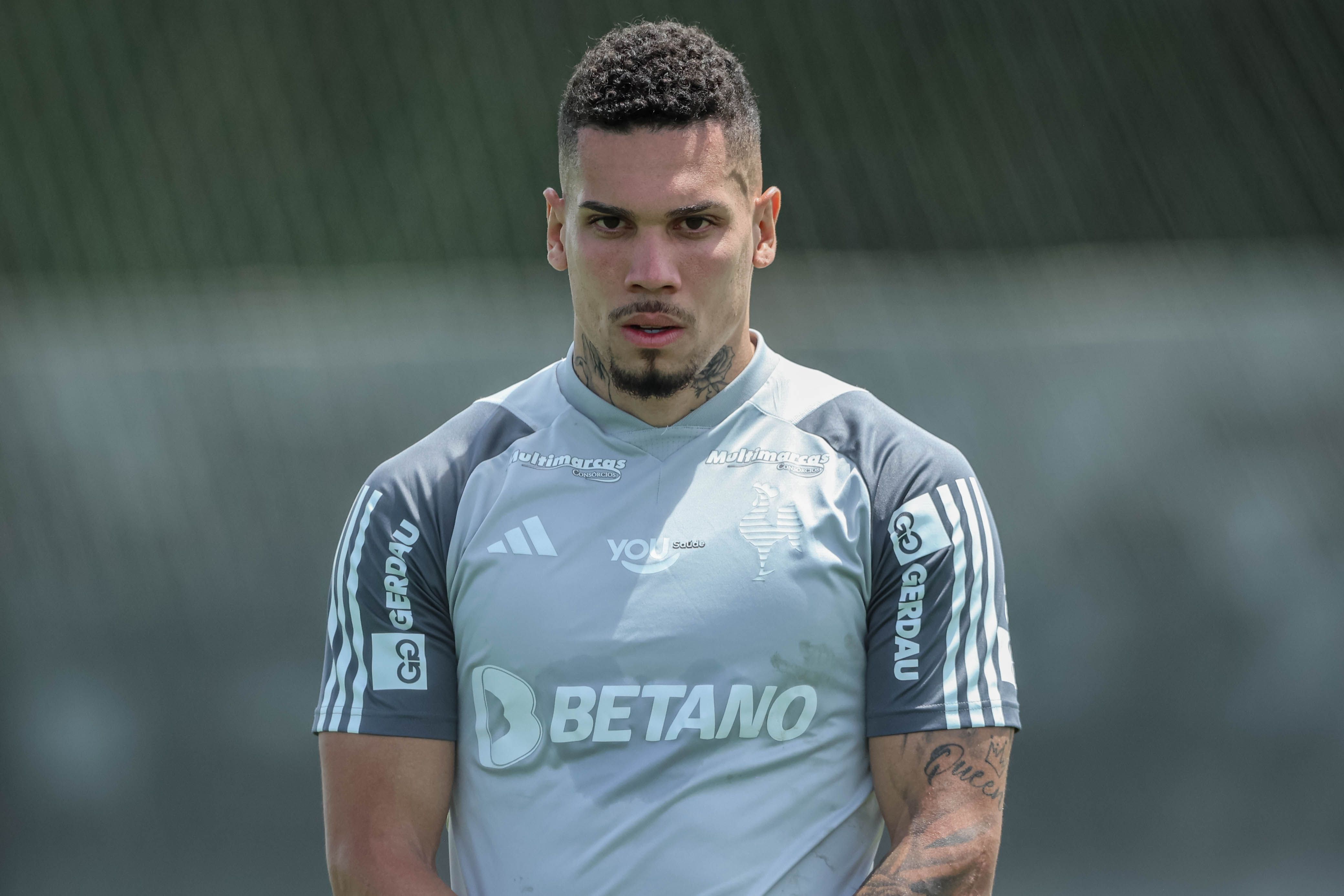 Paulinho, do Atlético, confirma cirurgia e detalha sacrifício para atuar lesionado