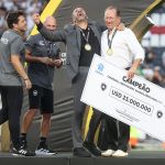Textor comemora título da Libertadores, mas faz alerta: ‘Ano ainda não acabou'