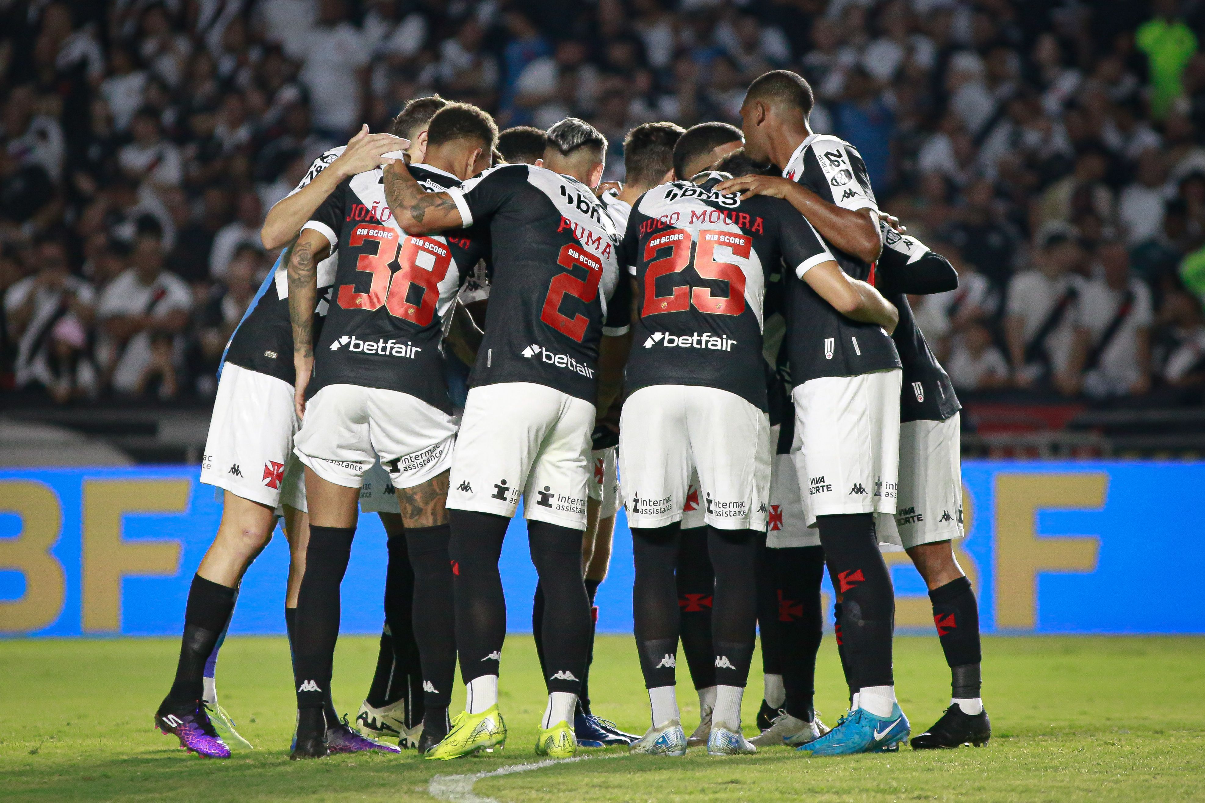 Escalação do Vasco: Felipe muda esquema tático para duelo com o Atlético