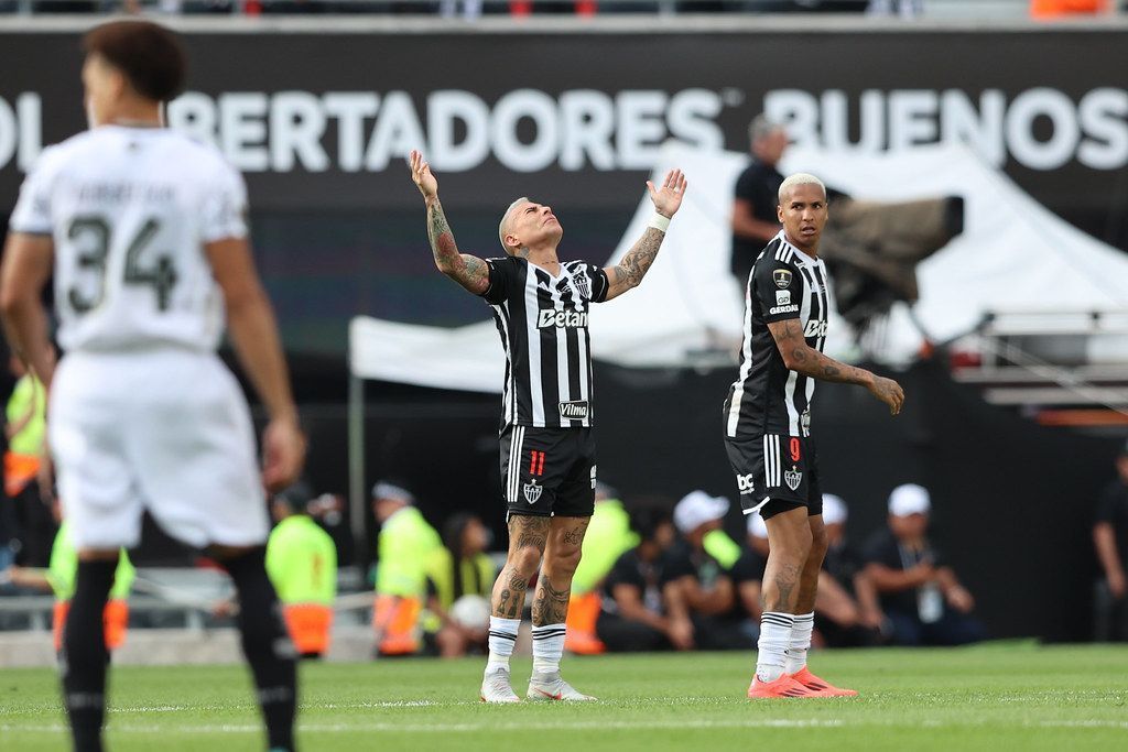 Vargas deixará Atlético como 3° maior artilheiro estrangeiro, títulos e falhas na Libertadores