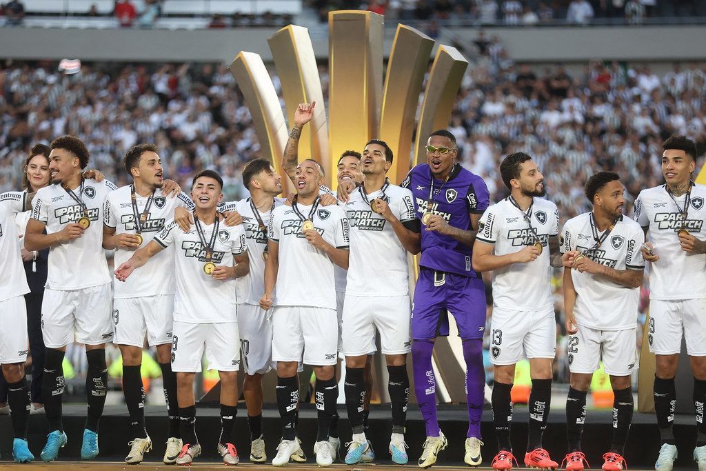 Destaque do Botafogo indica saída após conquistas da Libertadores e do Brasileiro