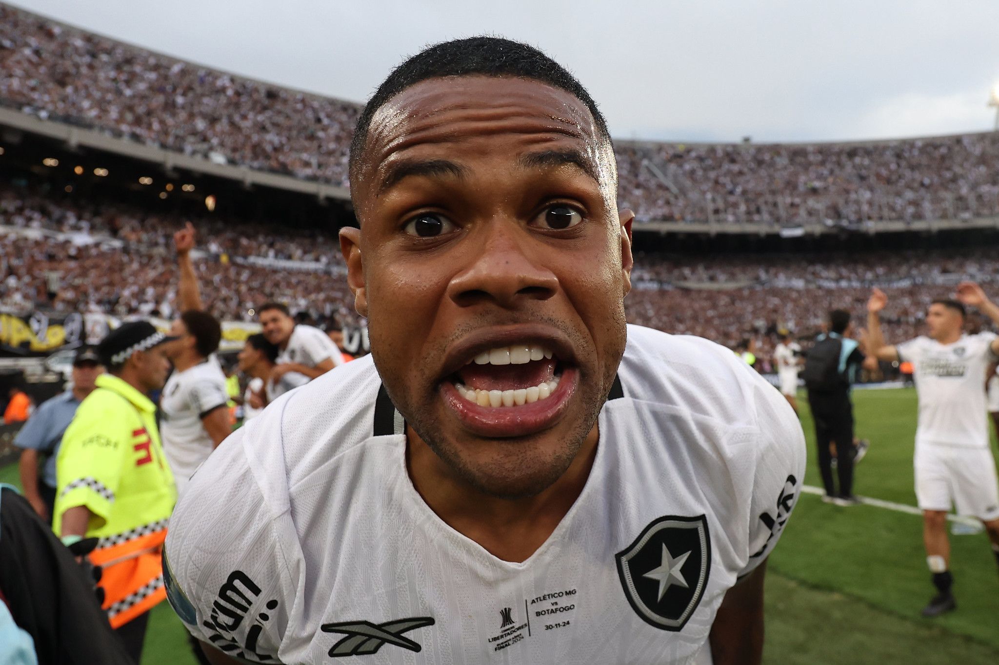 Partiu Botafogo? Júnior Santos, do Atlético, faz post misterioso e agita web