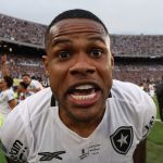 Partiu Botafogo? Júnior Santos, do Atlético, faz post misterioso e agita web