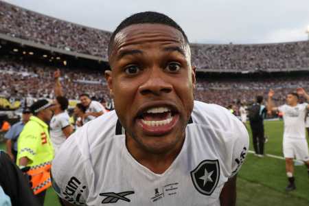 Júnior Santos foi campeão brasileiro e da Libertadores pelo Botafogo em 2024