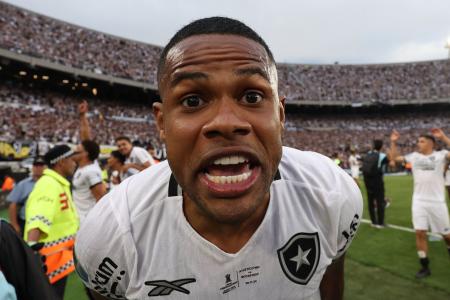 Júnior Santos foi campeão brasileiro e da Libertadores pelo Botafogo em 2024