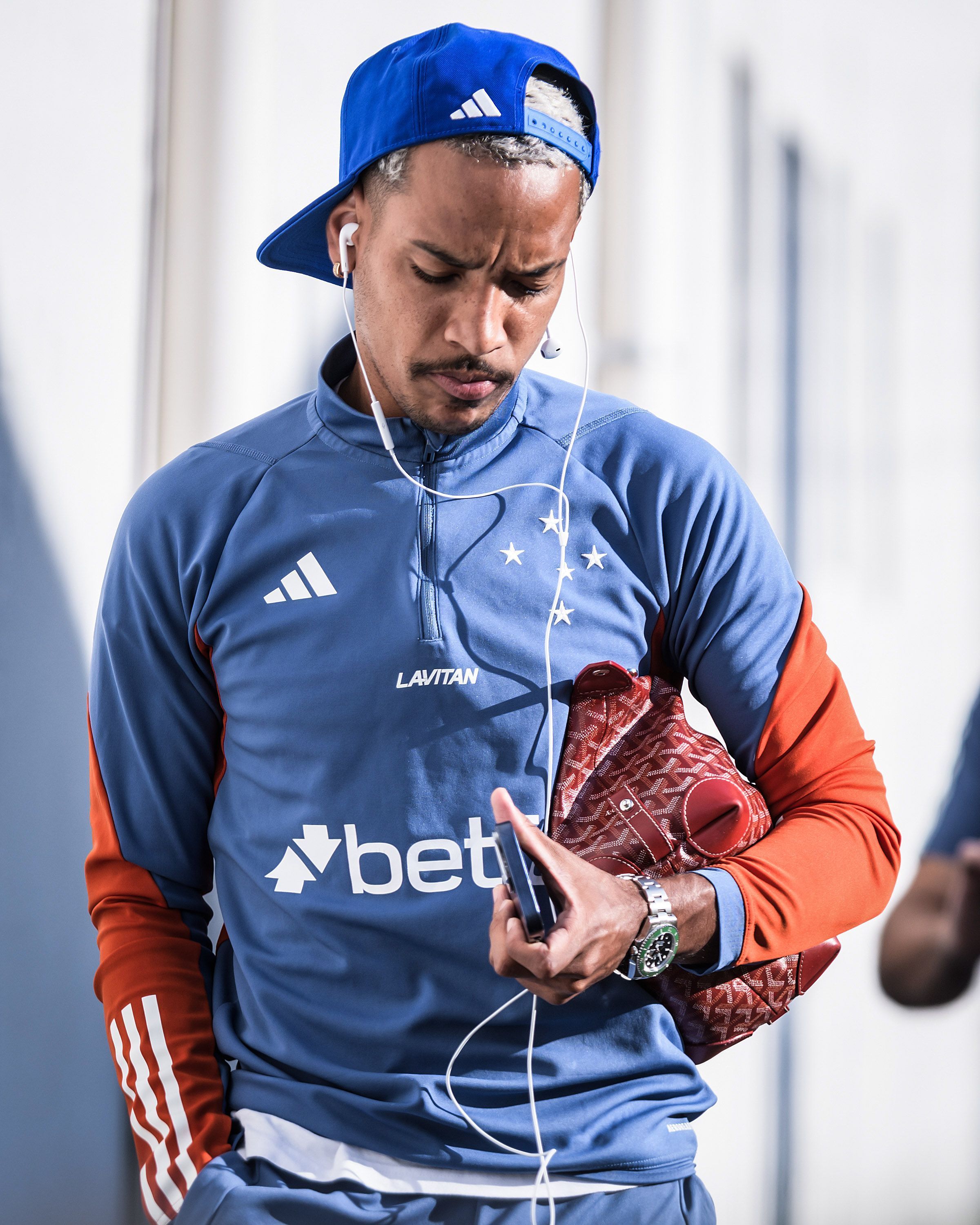 Matheus Pereira, do Cruzeiro, reage à celebração de titular do Botafogo na Libertadores