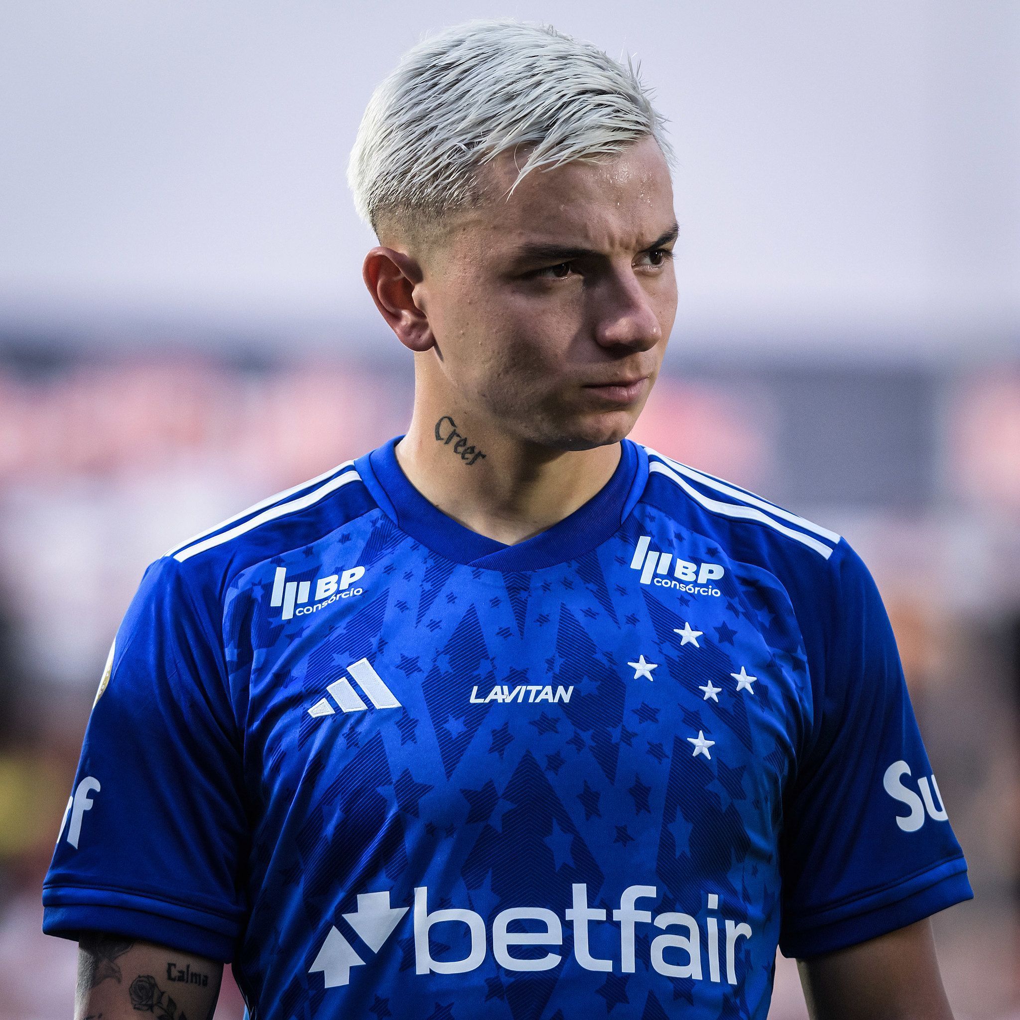 Álvaro Barreal posta foto e reage à saída do Cruzeiro