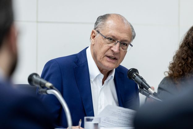 Alckmin reafirma lealdade a Lula durante congresso do PT: ‘sempre fui bem recebido’