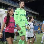 Rebaixado, Cuiabá se despede de goleiro Walter, ex-Corinthians