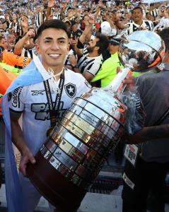 Almada esteve presente no ano histórico de 2024 para o Botafogo