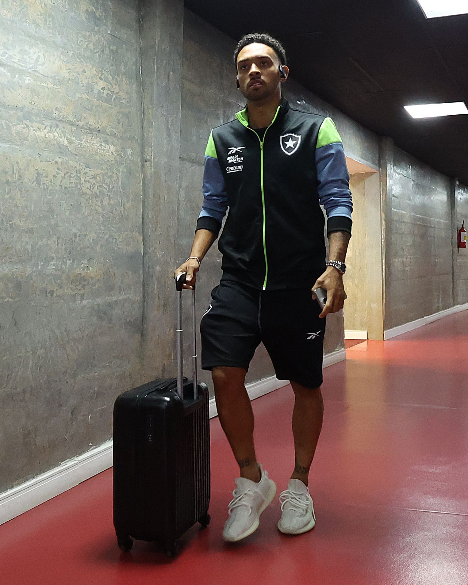 Titular do Botafogo sofre choque e vira preocupação para reta final de temporada