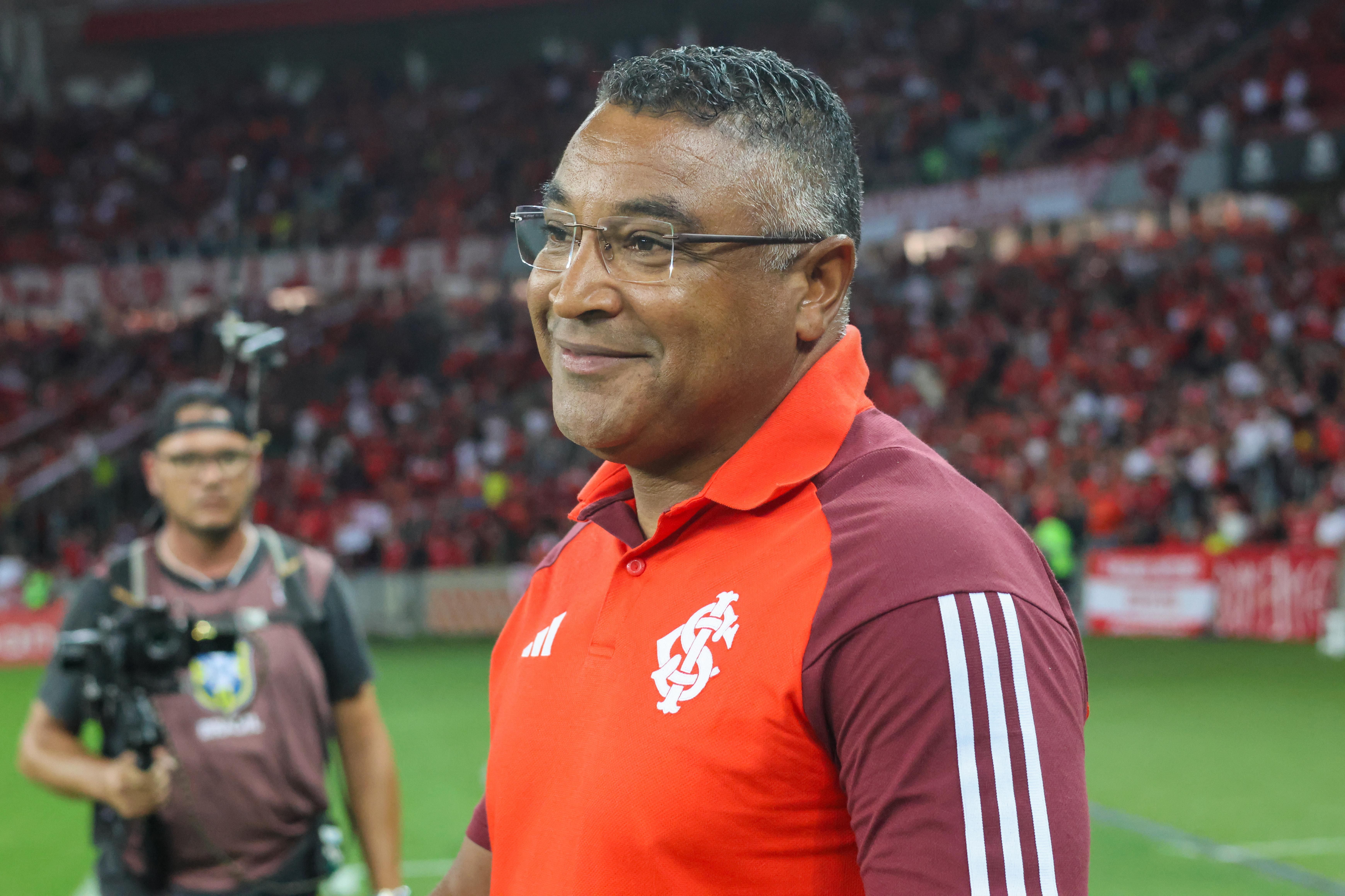 Roger vê evolução no Inter após derrotas e projeta confronto com Fortaleza