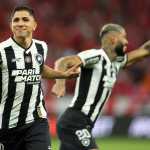 Botafogo vence o Internacional e fica a um empate do título do Brasileirão