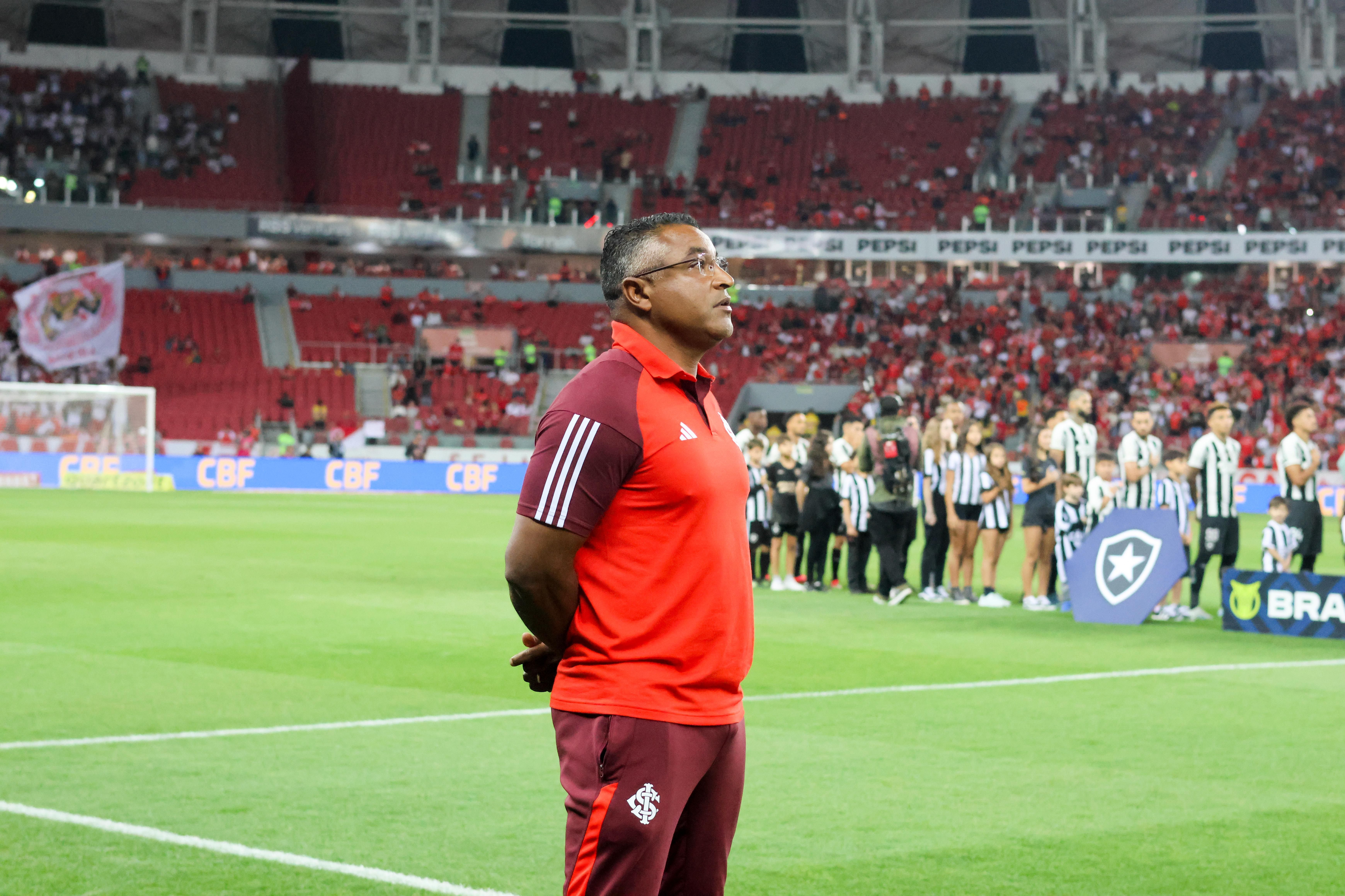 Roger projeta confronto com Fortaleza pelo Campeonato Brasileiro