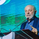 ‘Gente que gosta de tirar proveito da desgraça’, diz Lula sobre combustível