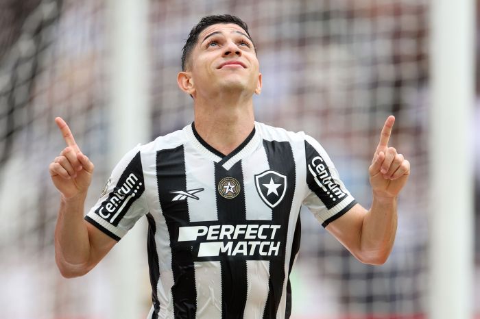 Savarino marcou o primeiro gol do Botafogo na vitória sobre o São Paulo